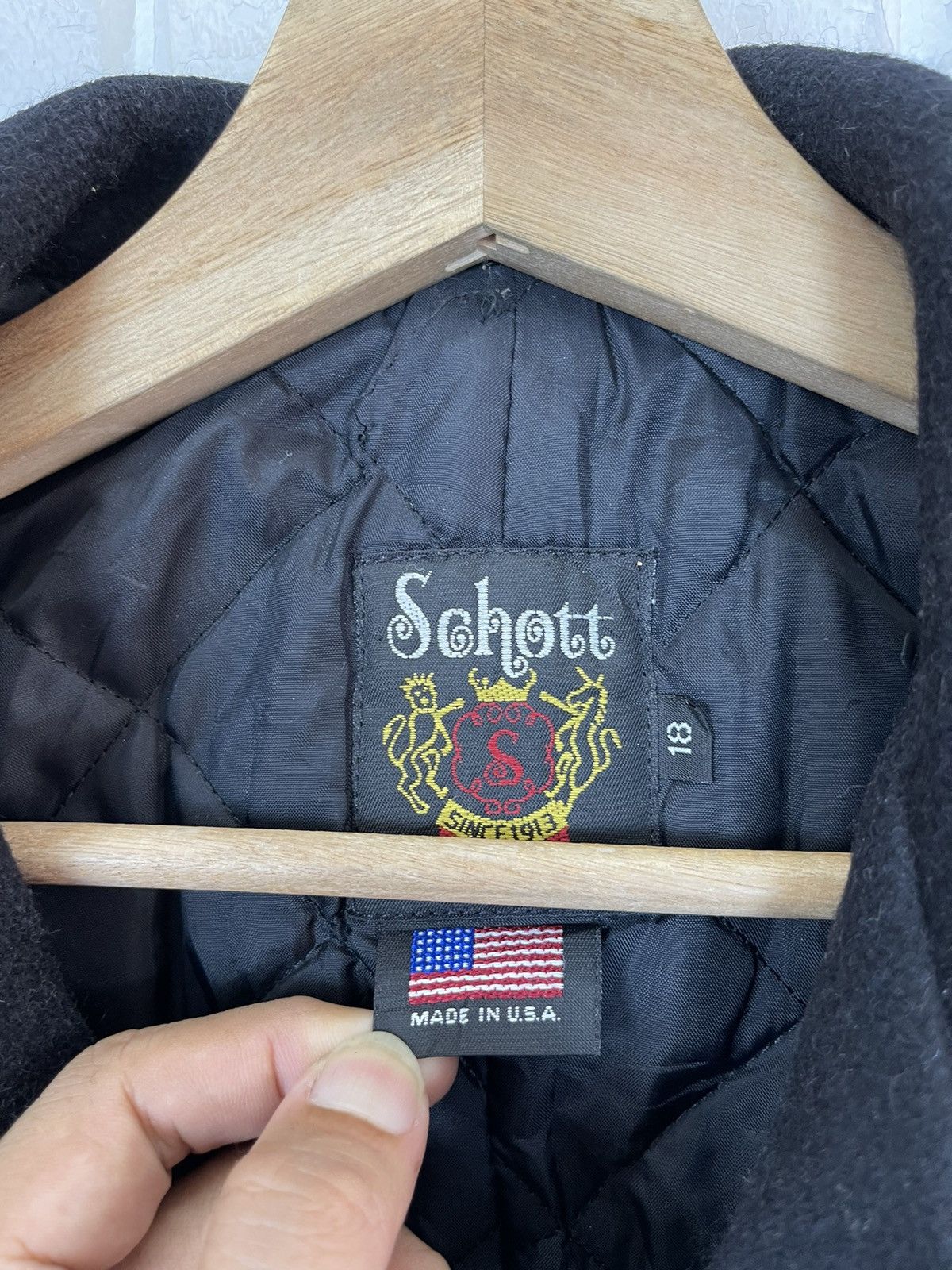 Schott VINTAGE BLACK/YELLOW SCHOTT CREST LABEL Size US M / EU 48-50 / 2 - 5 Thumbnail