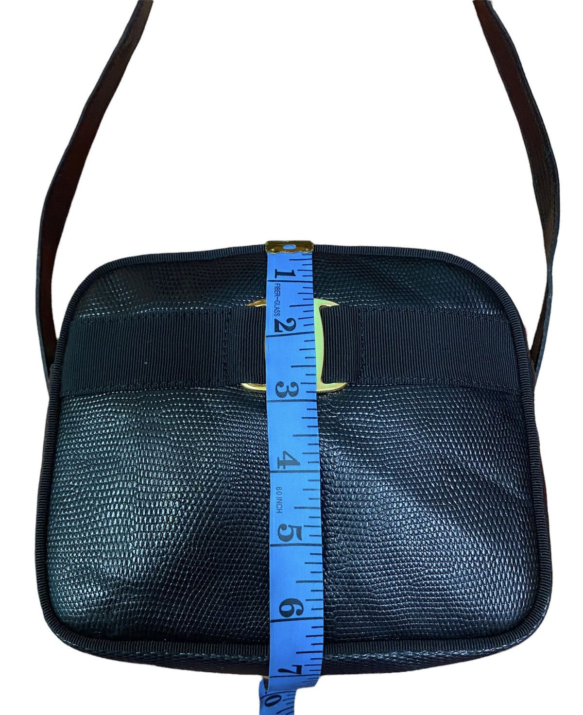 Salvatore Ferragamo AUTHENTIC SALVATORE FERRAGAMO EMBOSSED LEATHER CROSSBODY Size ONE SIZE - 11 Thumbnail