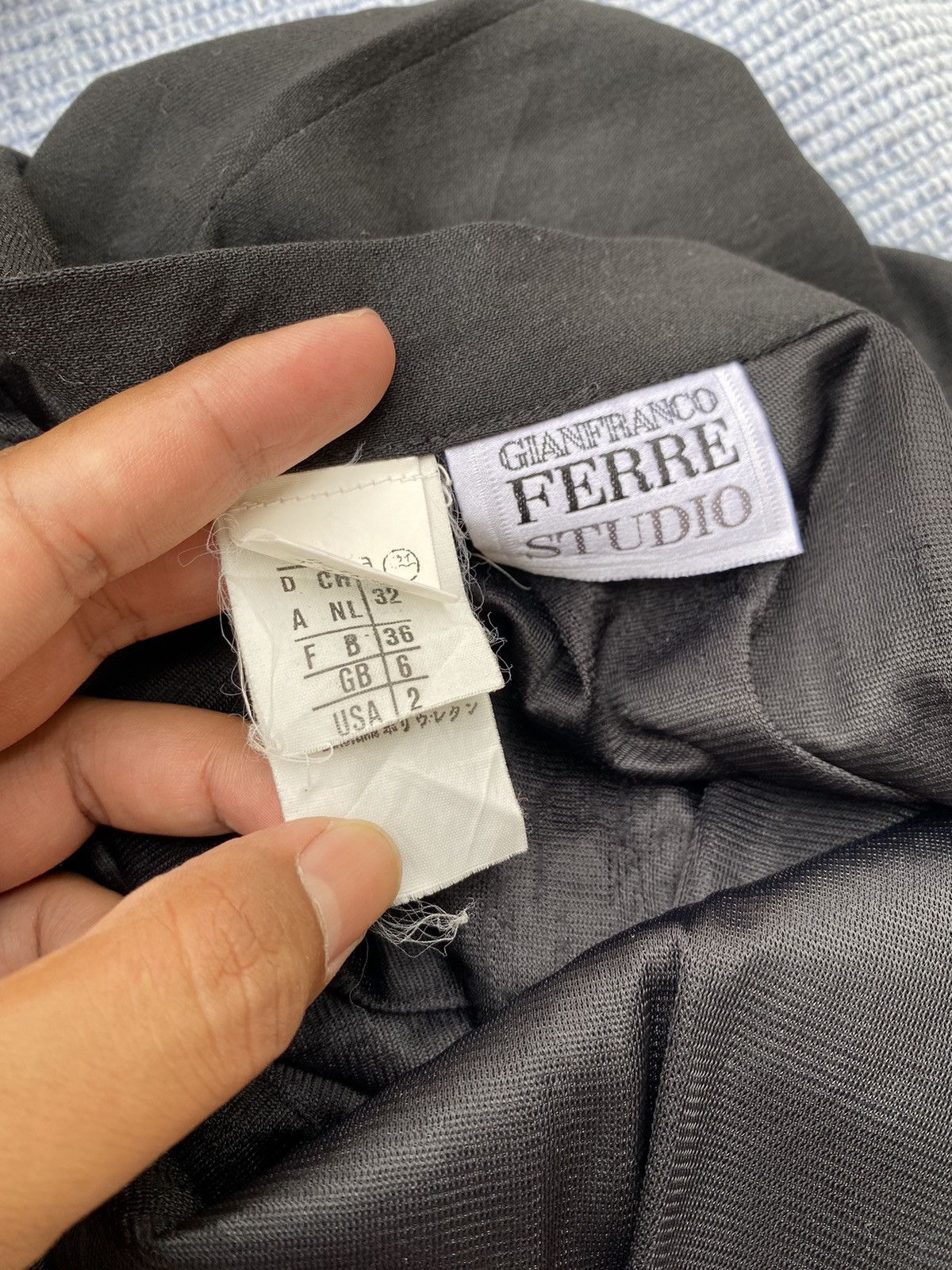 Gianfranco Ferre black skirt Size 25" / US 0 / IT 36 - 7 Thumbnail
