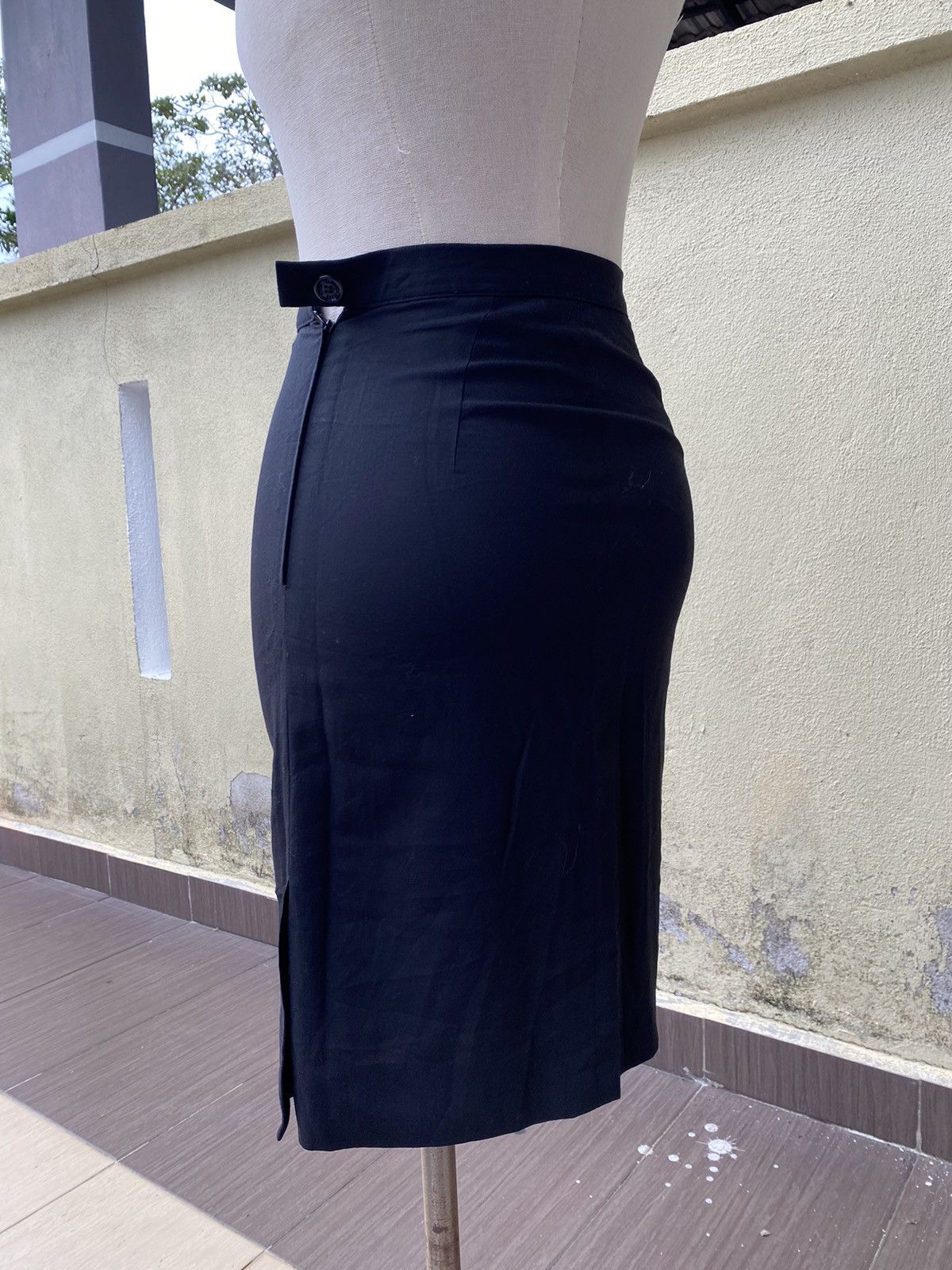 Gianfranco Ferre black skirt Size 25" / US 0 / IT 36 - 4 Thumbnail