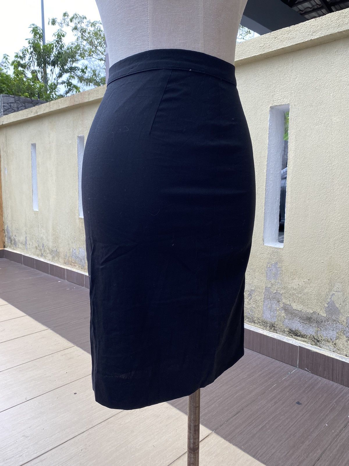 Gianfranco Ferre black skirt Size 25" / US 0 / IT 36 - 1 Thumbnail