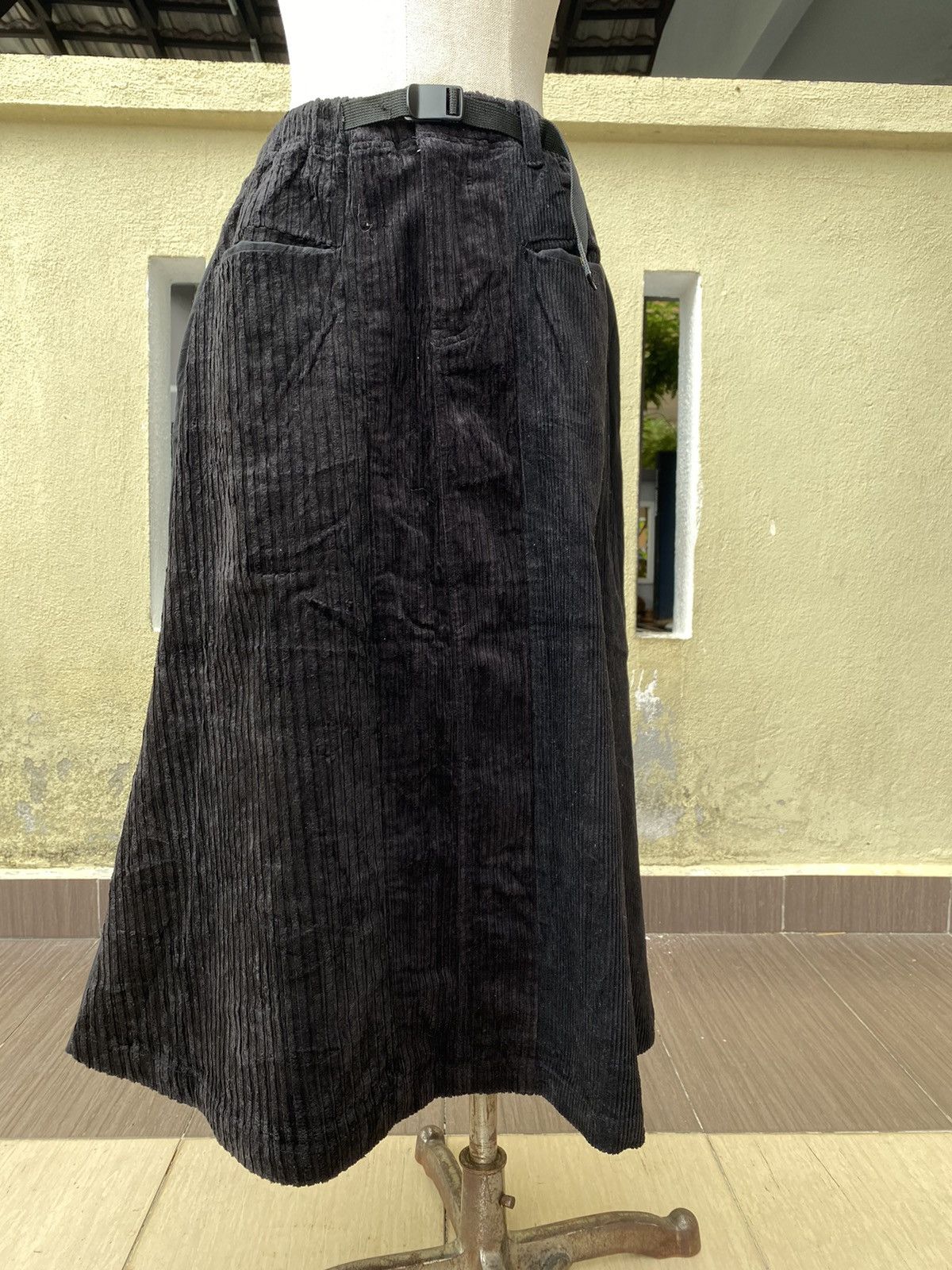 go slow caravan black mix corduroy skirt Size 28" / US 6 / IT 42 - 8 Thumbnail