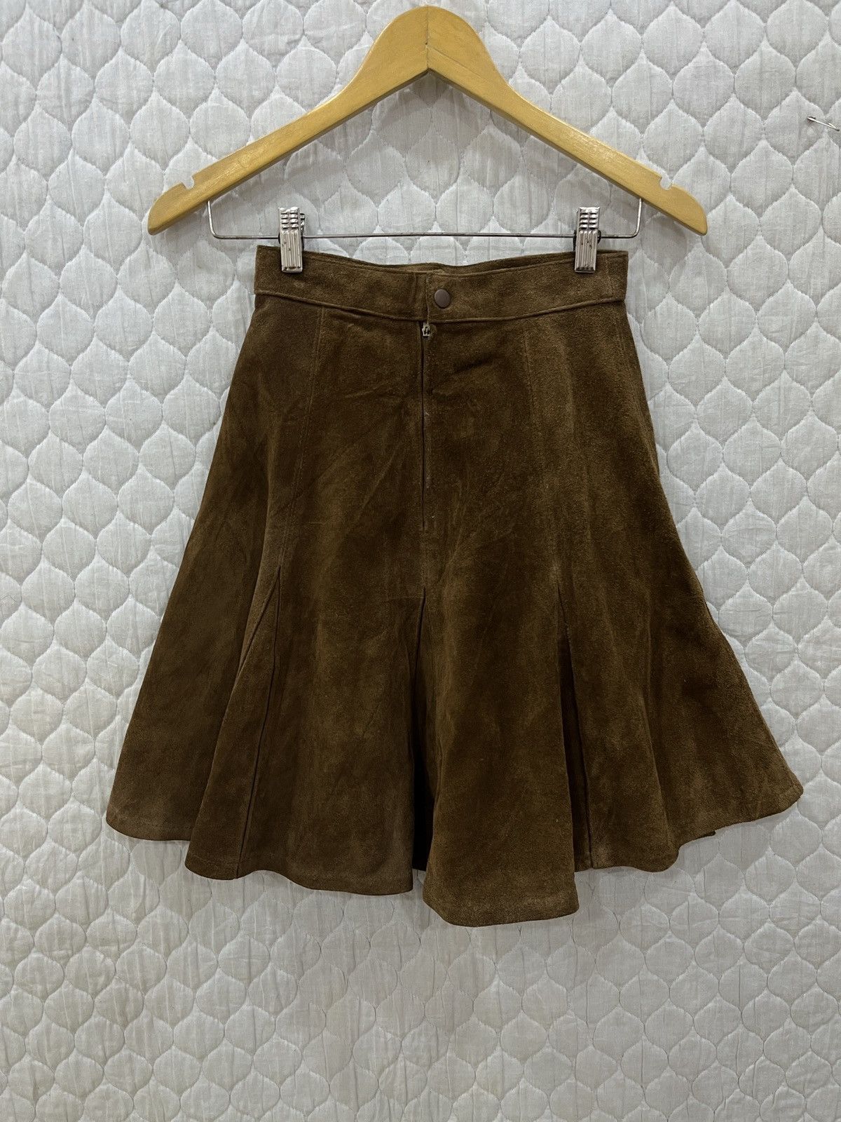 (Kkk). CONCHE CONESA HYPEBEAST LEATHER SKIRT