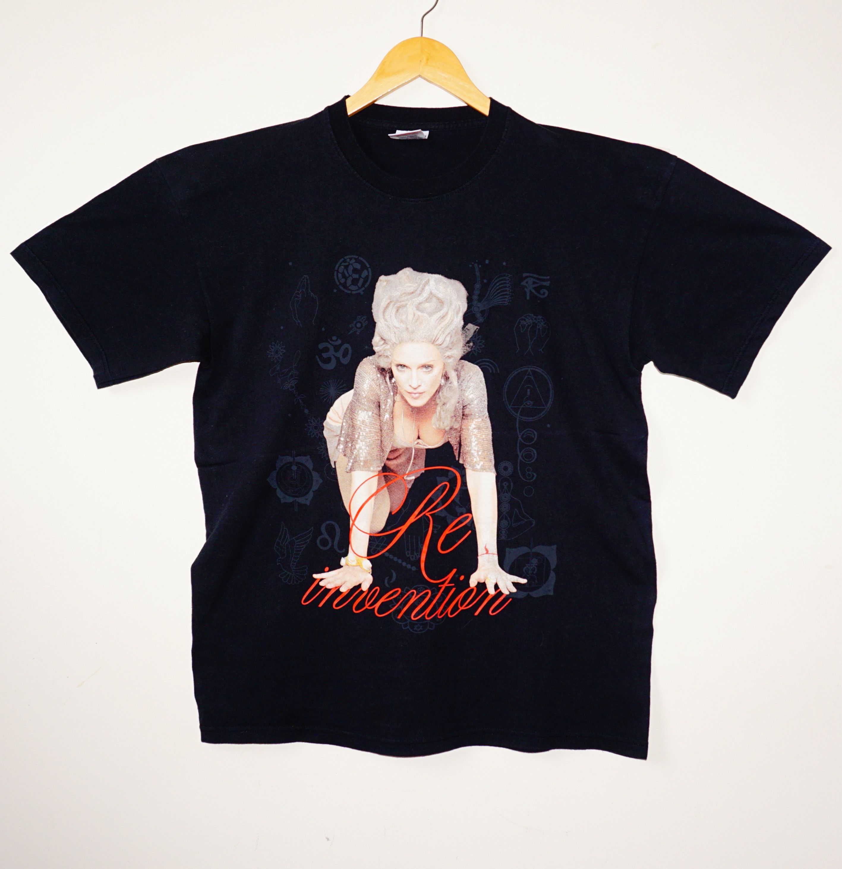 Vintage Madonna 2004 Re- Invention World Tour tshirt Size US L / EU 52-54 / 3 - 1 Thumbnail