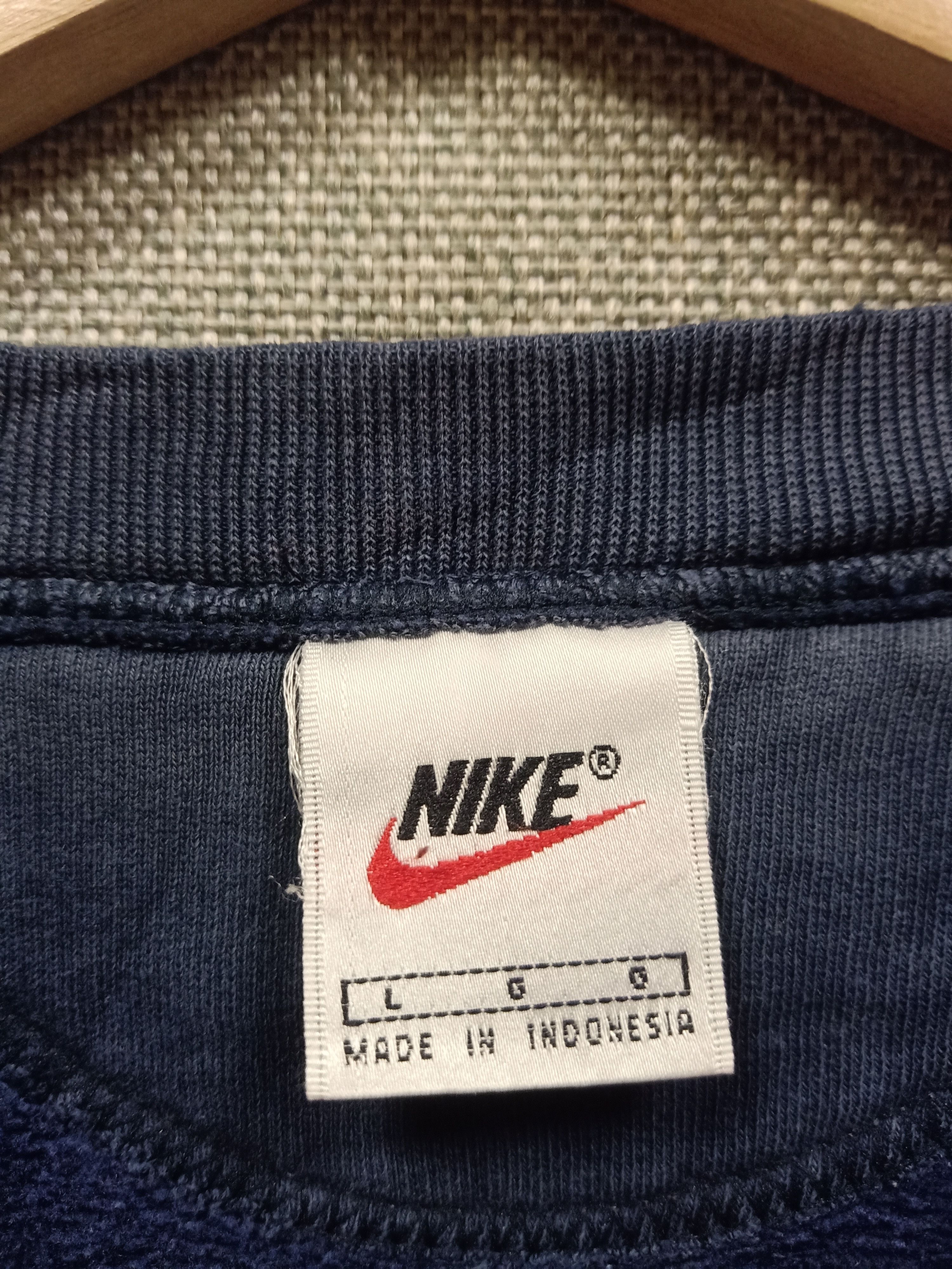 Nike × Vintage Vintage 90s sweatshirt nike swoosh embroidery Size US L / EU 52-54 / 3 - 3 Thumbnail