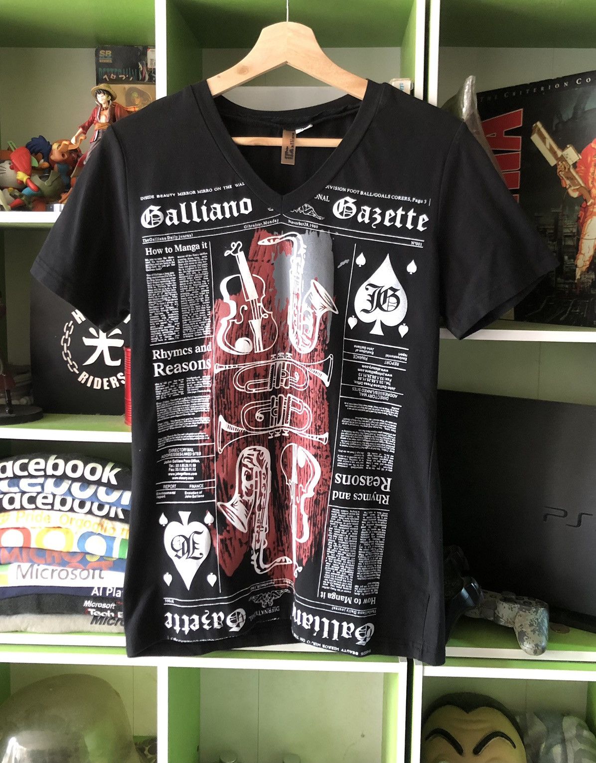 ❗️JOHN GALLIANO V NECK NICE DESIGN TEE❗️
