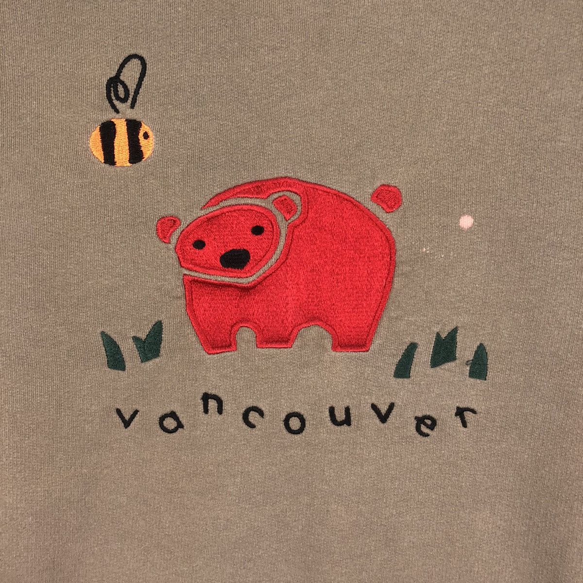 Vintage Vintage 90s Vancouver Spell Out Embroidery Logo Sweatshirt Size US L / EU 52-54 / 3 - 4 Thumbnail
