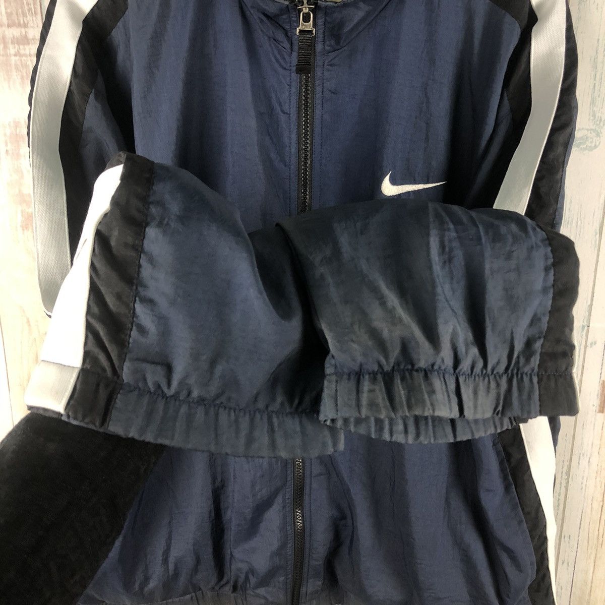 Nike Vintage Nike Big Logo Windbreaker Size US L / EU 52-54 / 3 - 12 Thumbnail