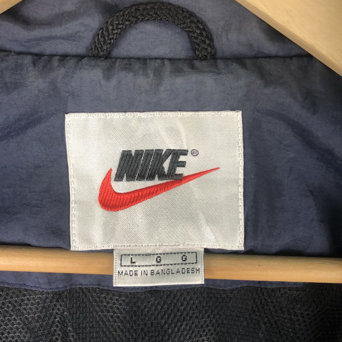 Nike Vintage Nike Big Logo Windbreaker Size US L / EU 52-54 / 3 - 14 Thumbnail