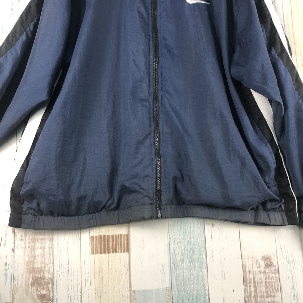 Nike Vintage Nike Big Logo Windbreaker Size US L / EU 52-54 / 3 - 11 Thumbnail