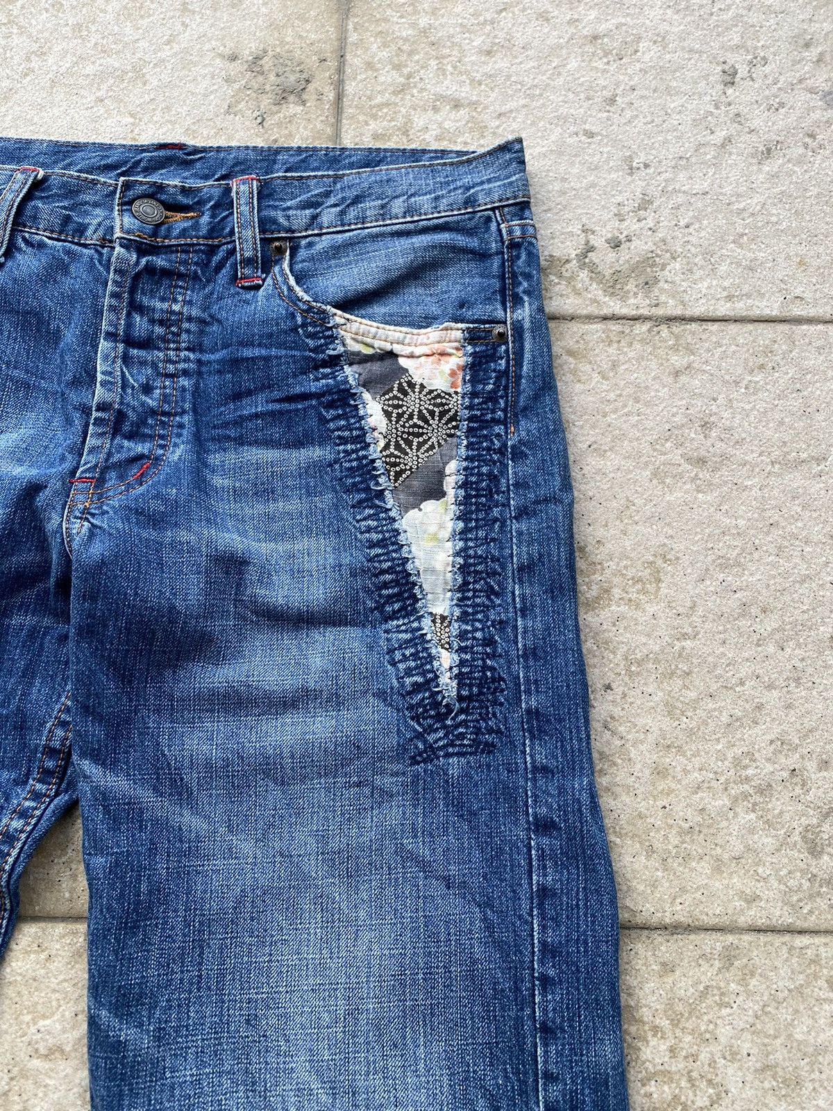 Blue Blue Japan 💥RARE💥 TAKEO KIKUCHI Sashiko Thread x Hybrid Floral Denim Size US 32 / EU 48 - 8 Thumbnail