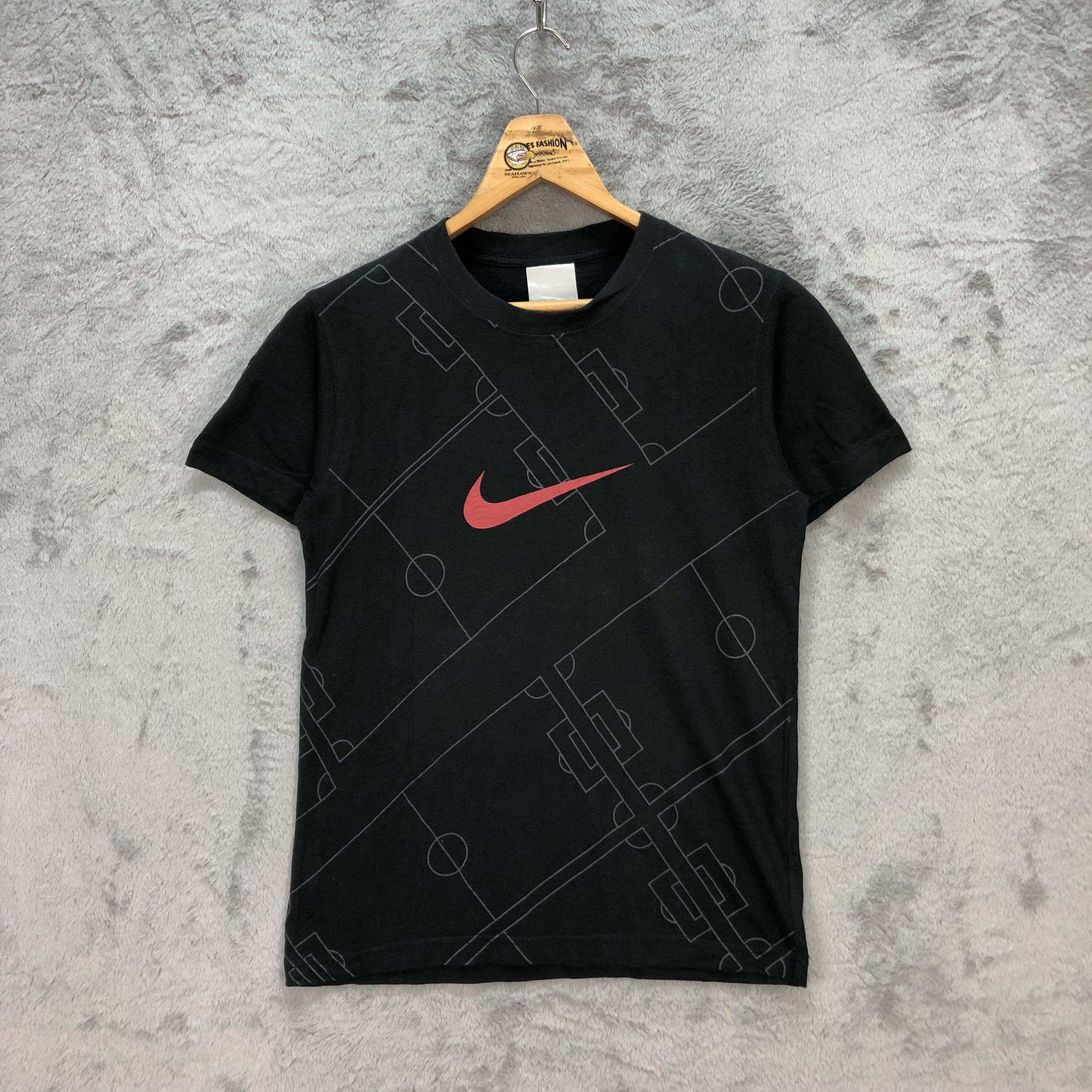 Nike Nike Center Red Swoosh Tees #5712-203 Size S / US 4 / IT 40 - 1 Thumbnail