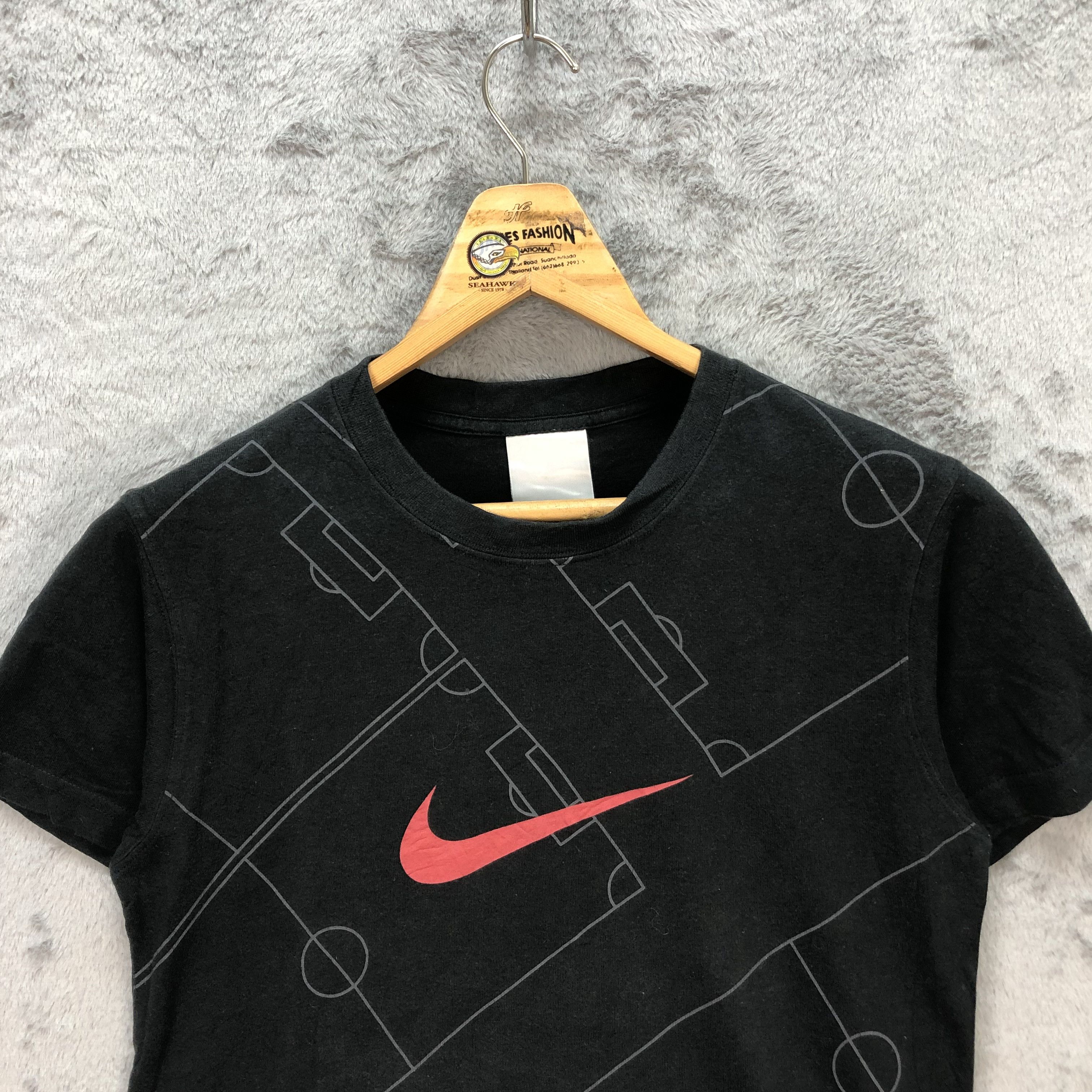 Nike Nike Center Red Swoosh Tees #5712-203 Size S / US 4 / IT 40 - 2 Thumbnail