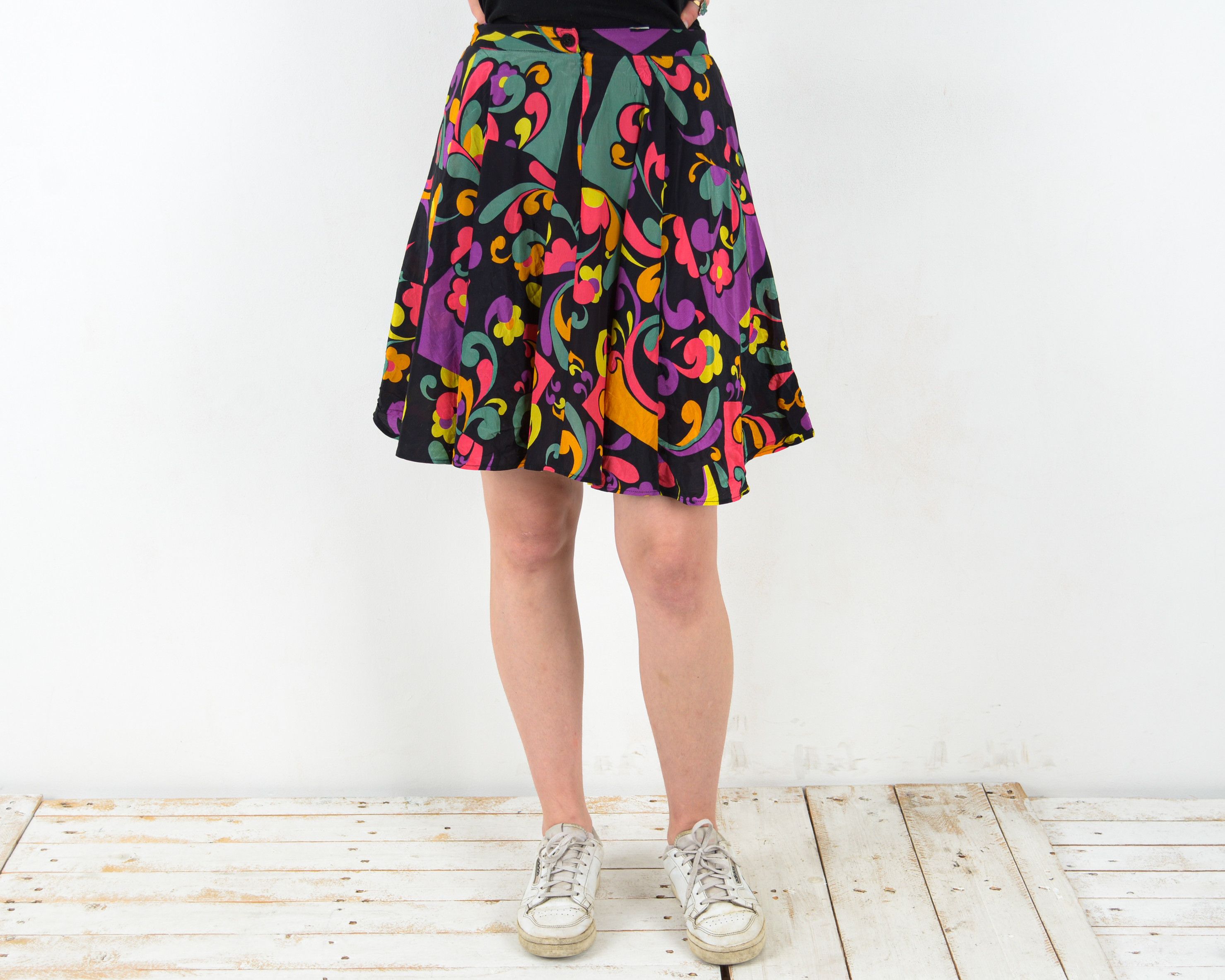 Vintage Women's S M Summer Skirt Knee Length Italy Silk Retro Light Size 25" / US 0 / IT 36 - 1 Thumbnail