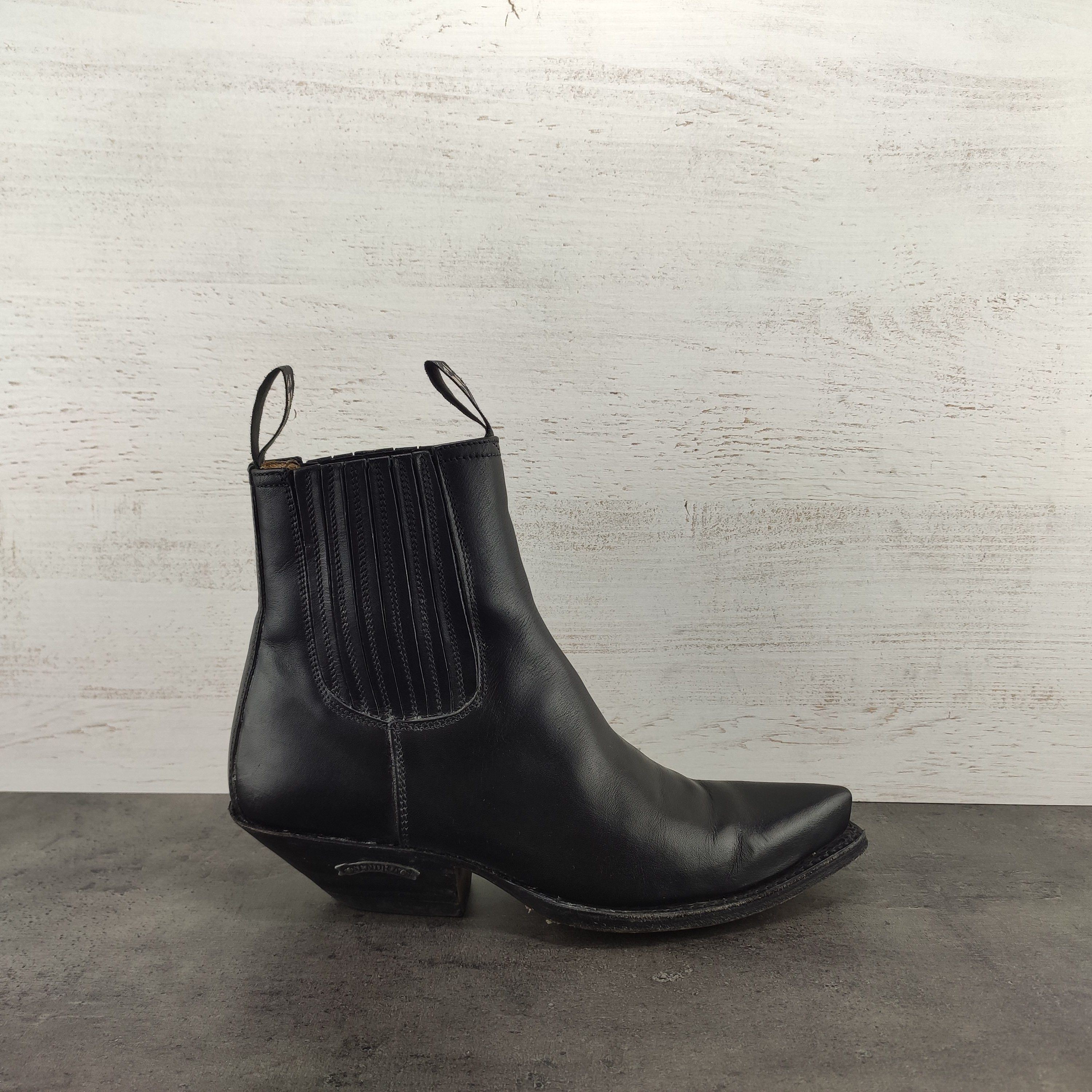 Sendra Black Leather wmns cowboy boots Sz US 5.5