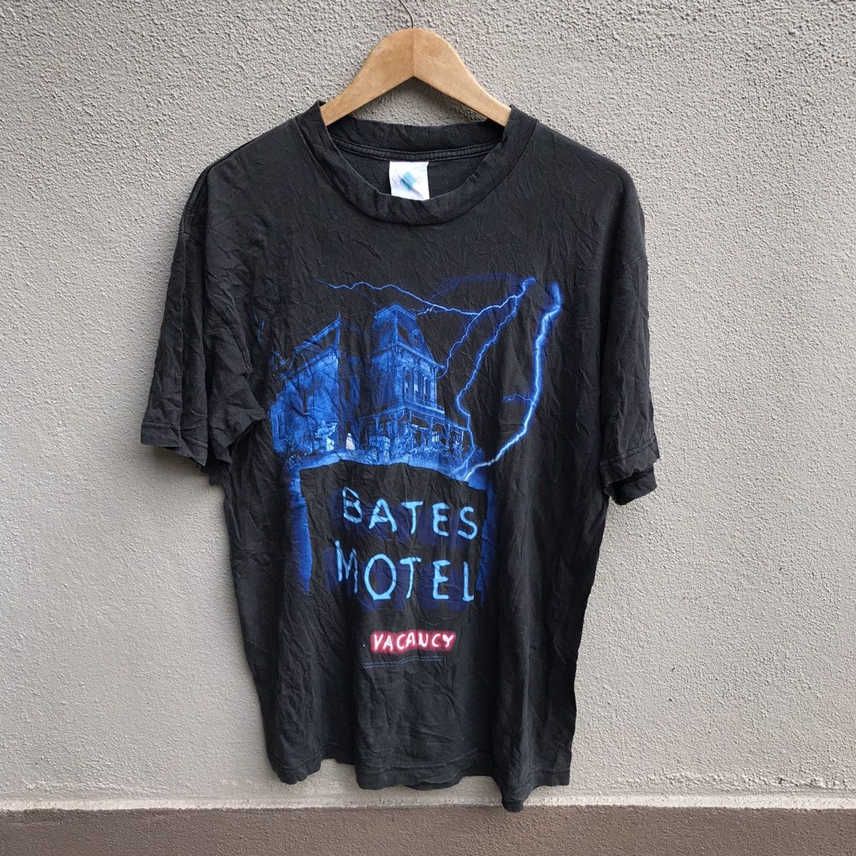 Vintage 90s BATES MOTEL horror movie tee