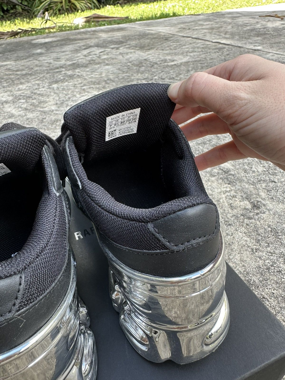 Adidas × Raf Simons ADIDAS X RAF SIMONS Ozweegos Size US 7 / EU 40 - 6 Thumbnail