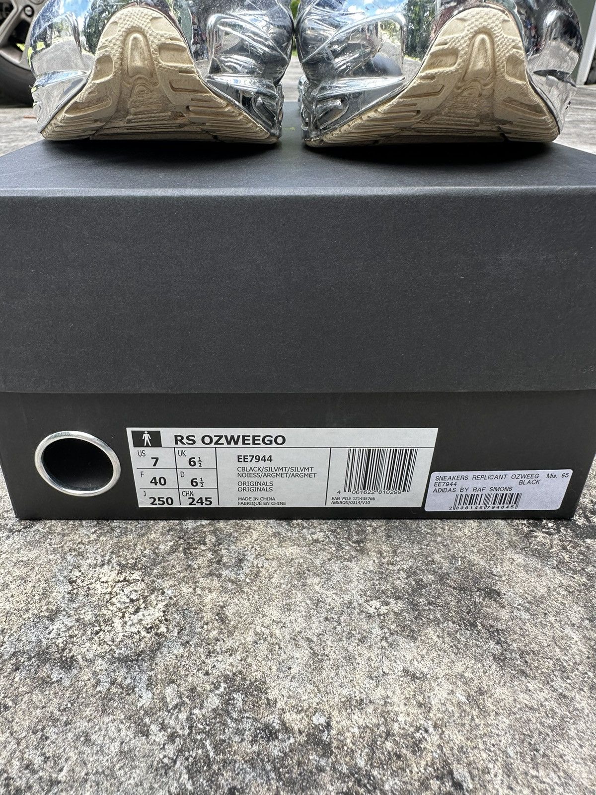 Adidas × Raf Simons ADIDAS X RAF SIMONS Ozweegos Size US 7 / EU 40 - 5 Thumbnail