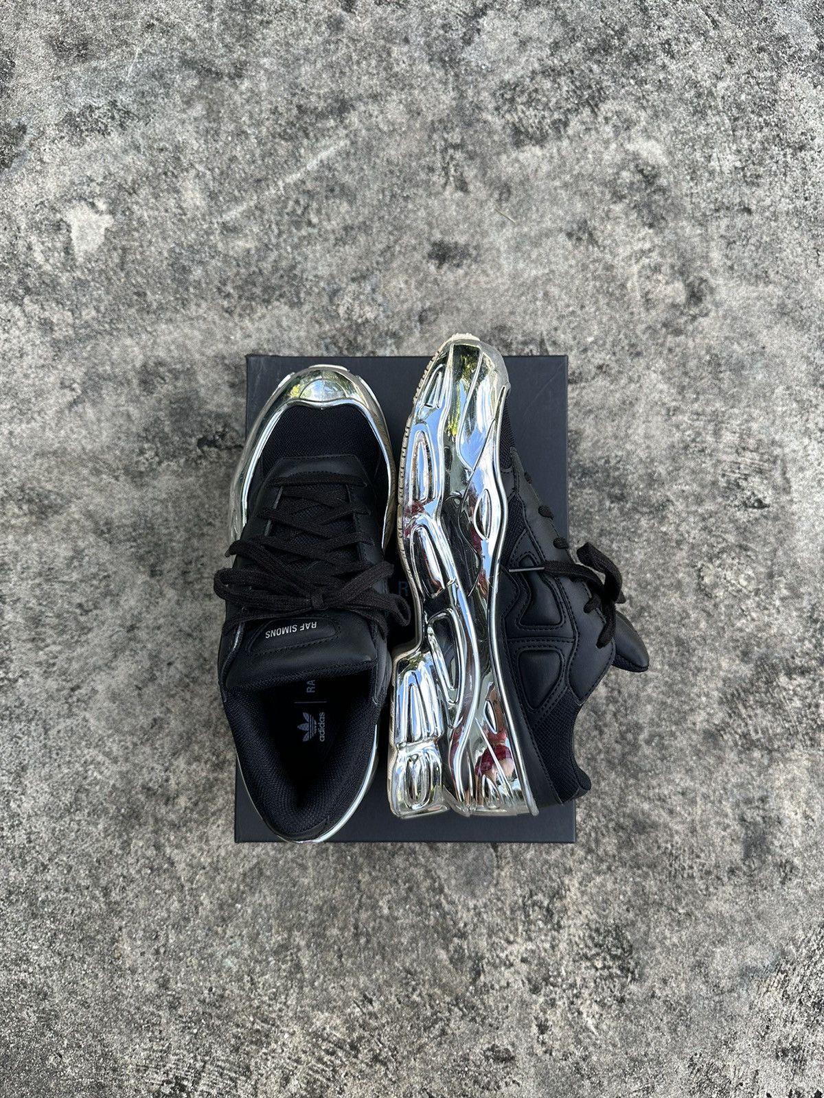 Adidas × Raf Simons ADIDAS X RAF SIMONS Ozweegos Size US 7 / EU 40 - 1 Thumbnail