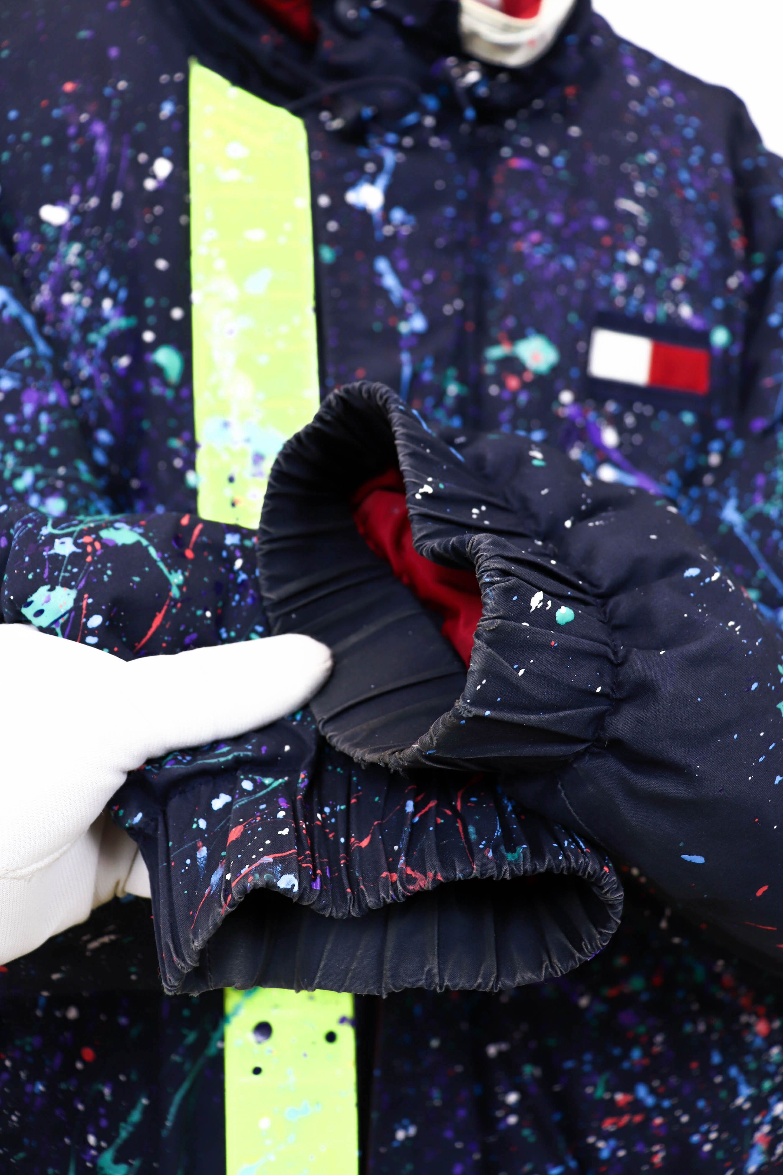 Tommy Hilfiger Tommy Hilfiger 90's Custom Hand Painted Down Puffer Jacket Size US L / EU 52-54 / 3 - 12 Thumbnail