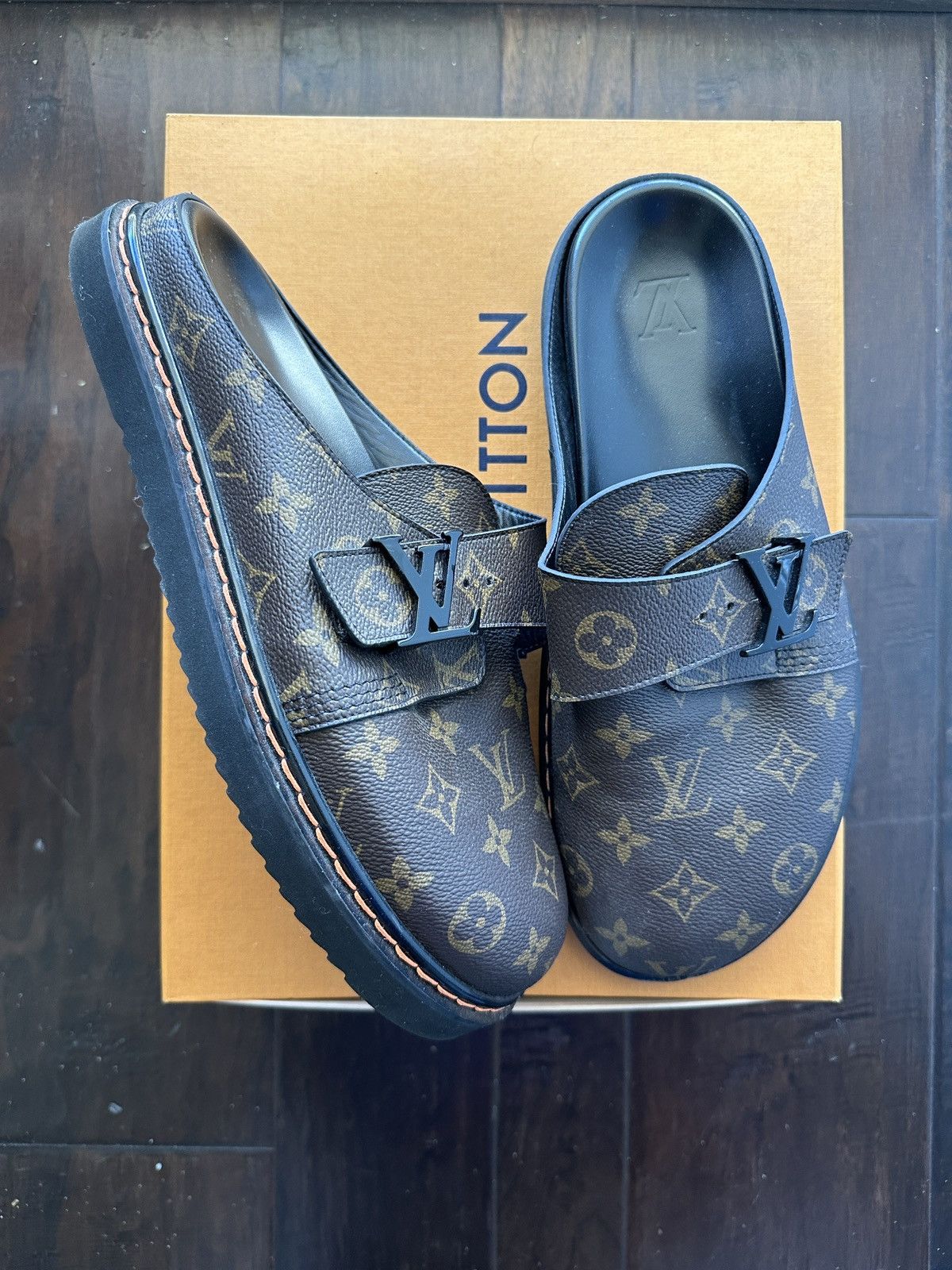Louis Vuitton LV Easy Mule 10.5 LV size 9.5 Size US 10.5 / EU 43-44 - 1 Thumbnail