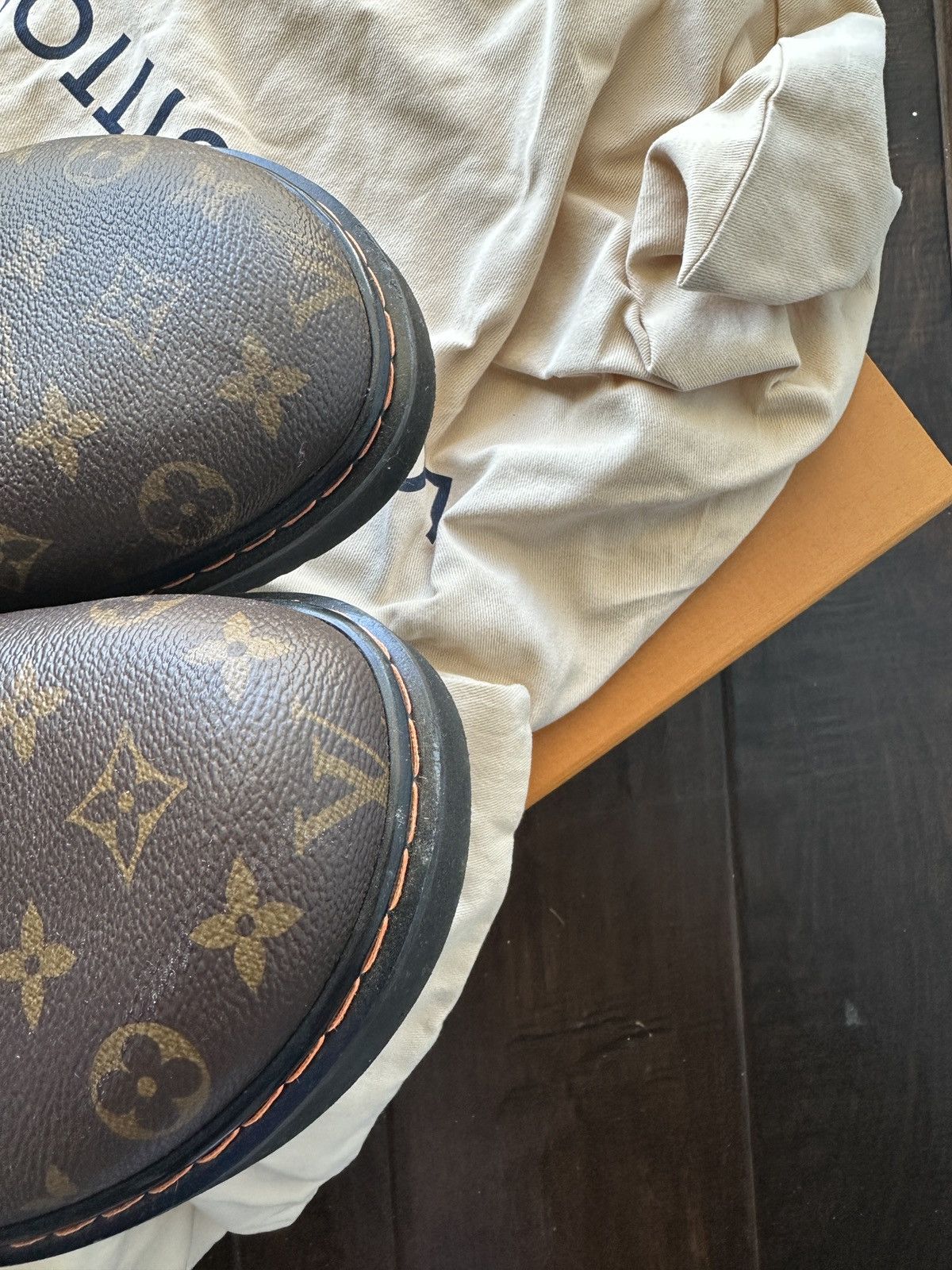 Louis Vuitton LV Easy Mule 10.5 LV size 9.5 Size US 10.5 / EU 43-44 - 9 Thumbnail