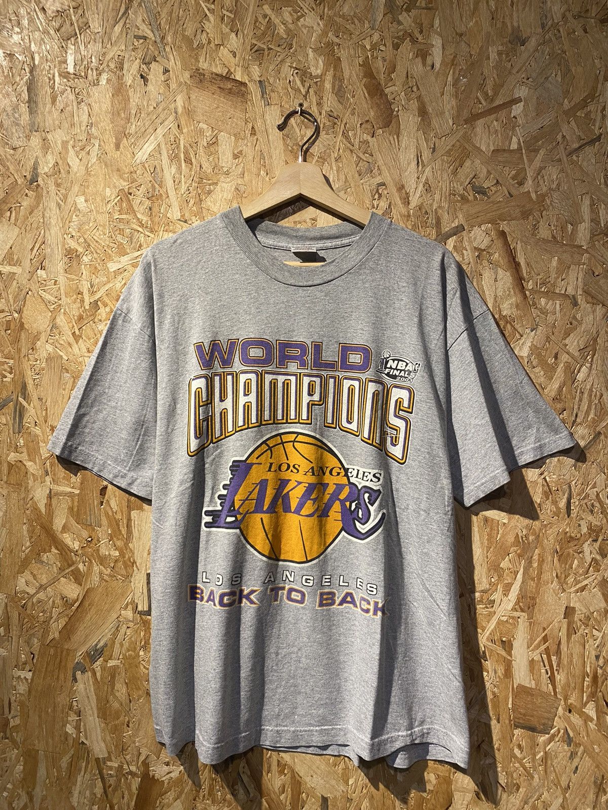 RARE VINTAGE LAKERS WORLD CHAMPION 2001 TSHIRT