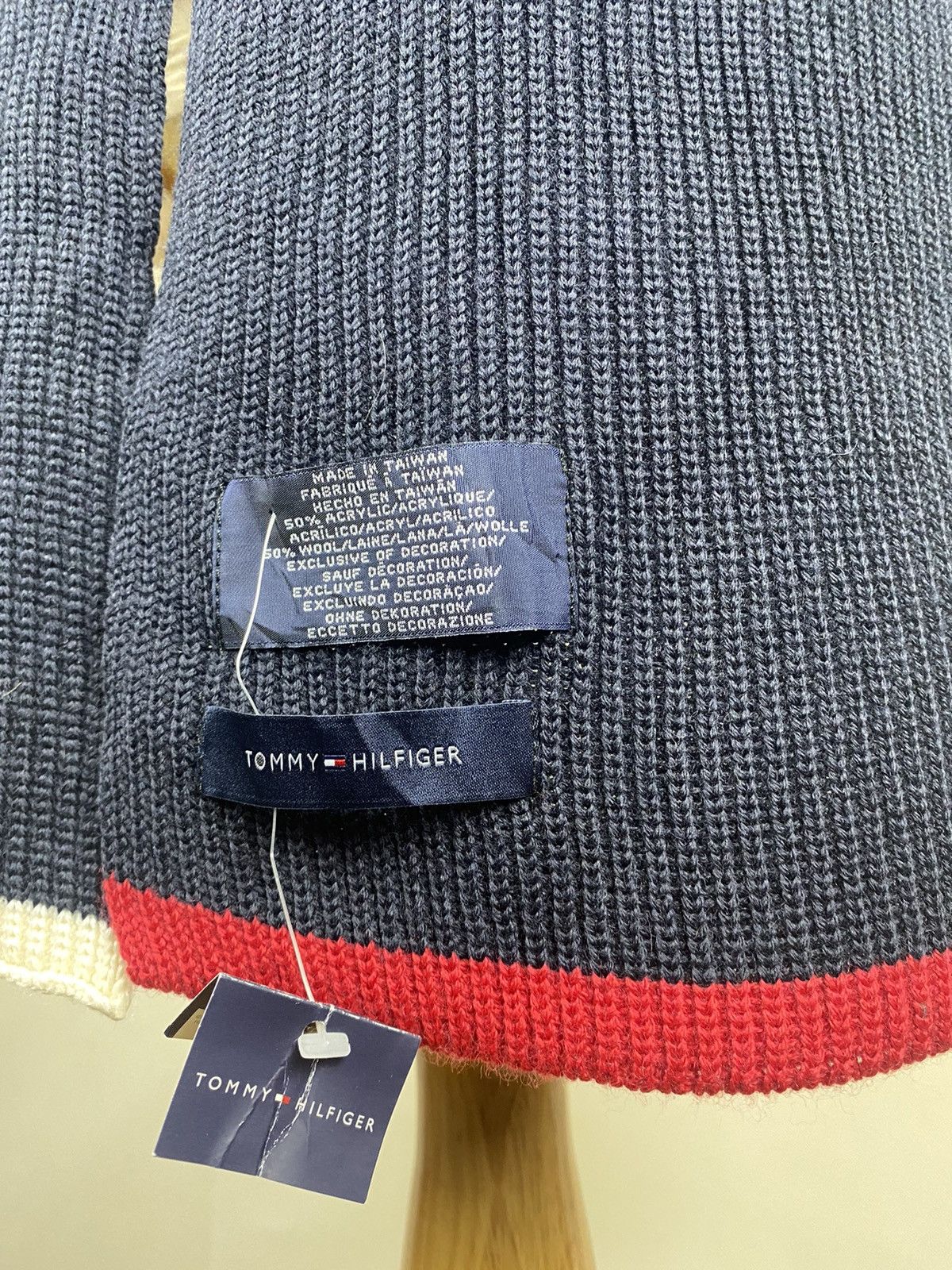 Tommy Hilfiger Tommy Hilfiger Brand New With Tag Scarf Muffler Size ONE SIZE - 3 Thumbnail