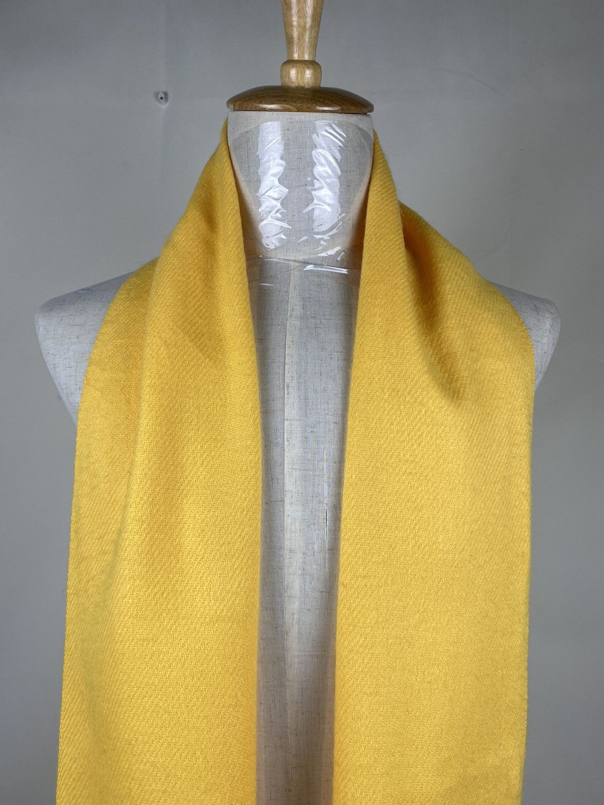 Vintage Vintage Yellow Bugs Bunny Winter Scarf Muffler Size ONE SIZE - 3 Thumbnail