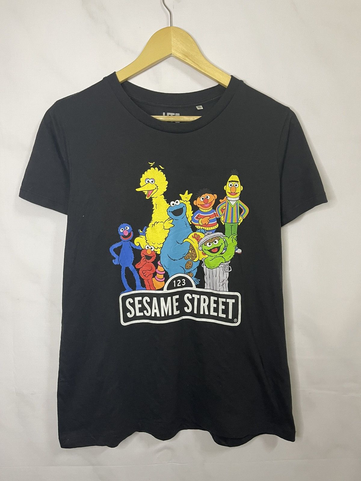 Designer × Japanese Brand × Uniqlo Kaws Sesame Street x Japan x Anime x Evangelion Size US M / EU 48-50 / 2 - 7 Thumbnail