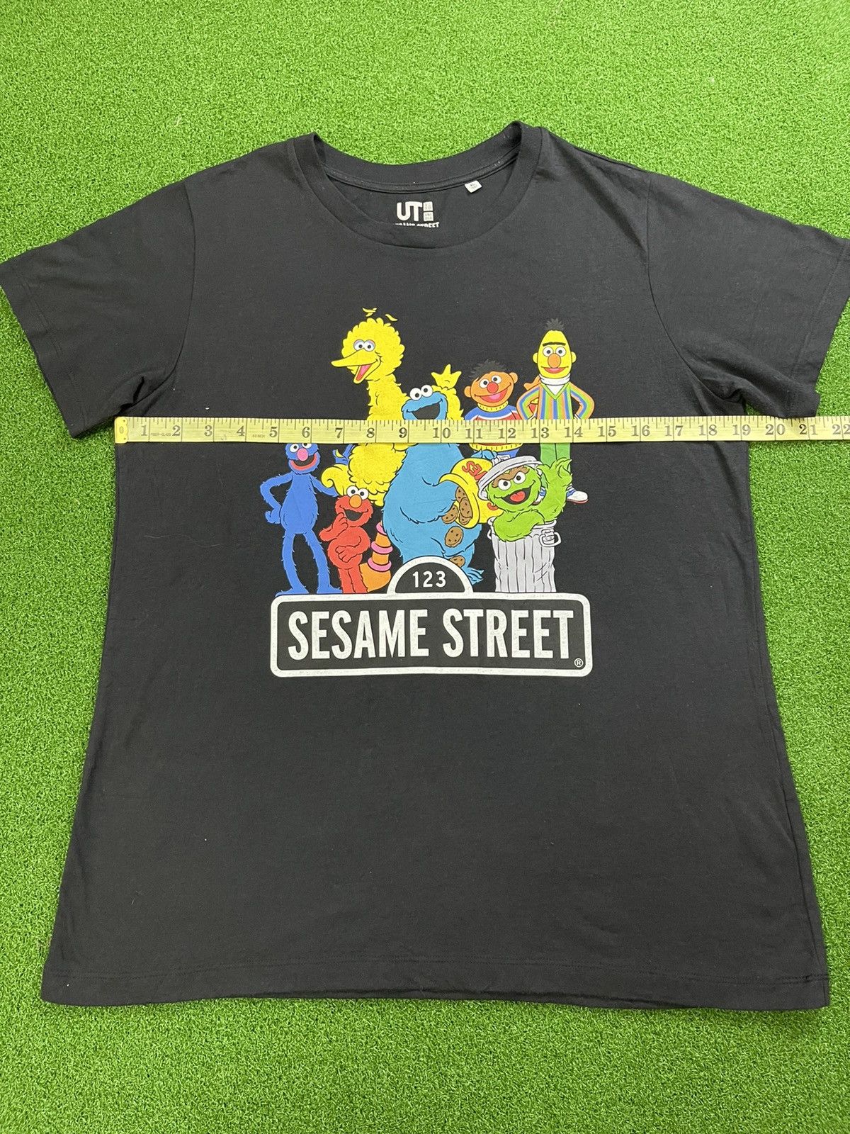 Designer × Japanese Brand × Uniqlo Kaws Sesame Street x Japan x Anime x Evangelion Size US M / EU 48-50 / 2 - 2 Thumbnail