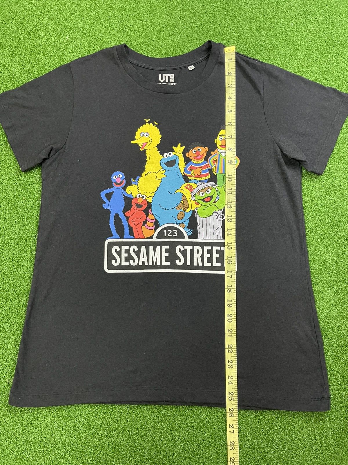 Designer × Japanese Brand × Uniqlo Kaws Sesame Street x Japan x Anime x Evangelion Size US M / EU 48-50 / 2 - 3 Thumbnail