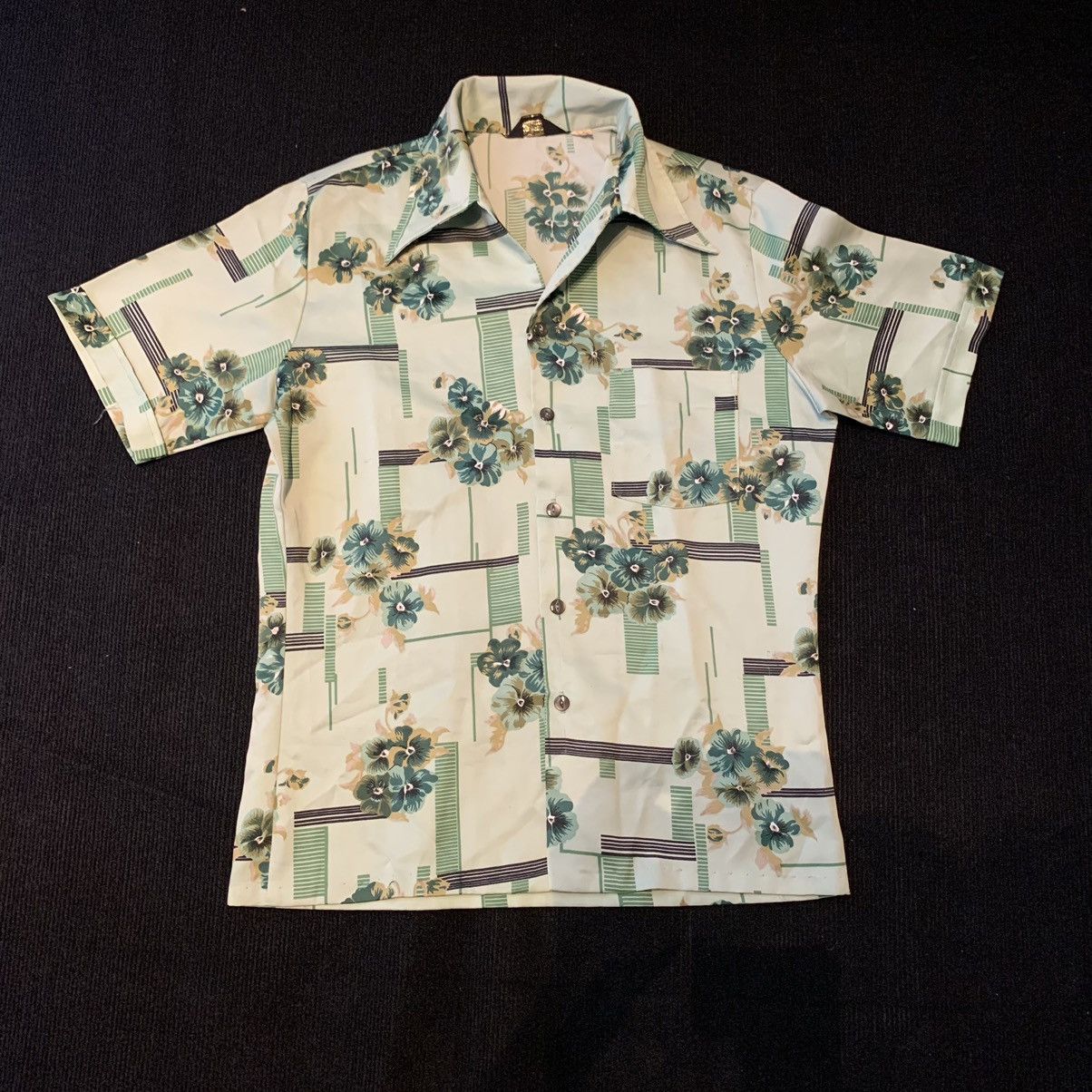 Vintage 70s Triumph Hawaii shirt