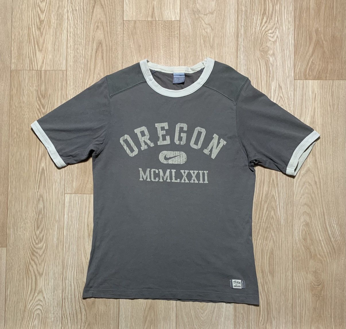 Nike Vintage Y2K Nike Oregon T-Shirt Size US S / EU 44-46 / 1 - 1 Thumbnail