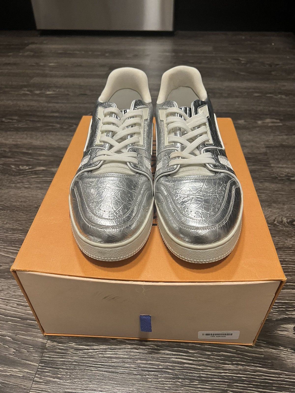 Louis Vuitton Louis Vuitton Trainers Metallic Silver Size US 9 / EU 42 - 8 Thumbnail