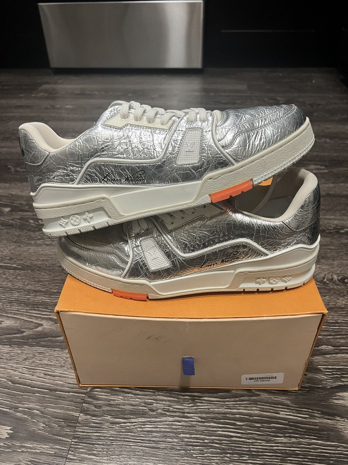 Louis Vuitton Louis Vuitton Trainers Metallic Silver Size US 9 / EU 42 - 11 Thumbnail