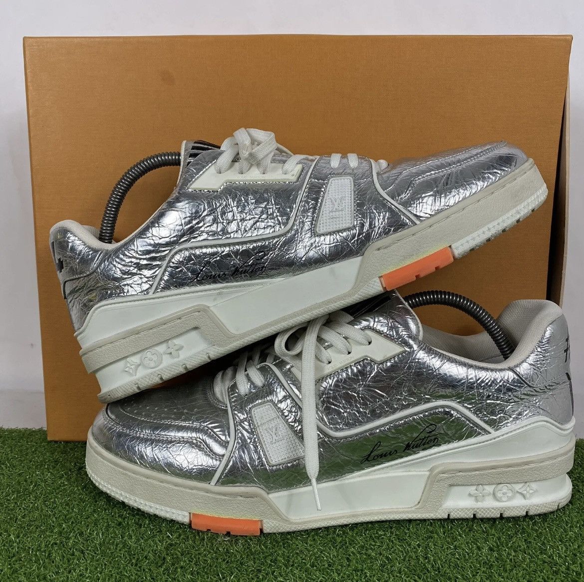 Louis Vuitton Louis Vuitton Trainers Metallic Silver Size US 9 / EU 42 - 3 Thumbnail