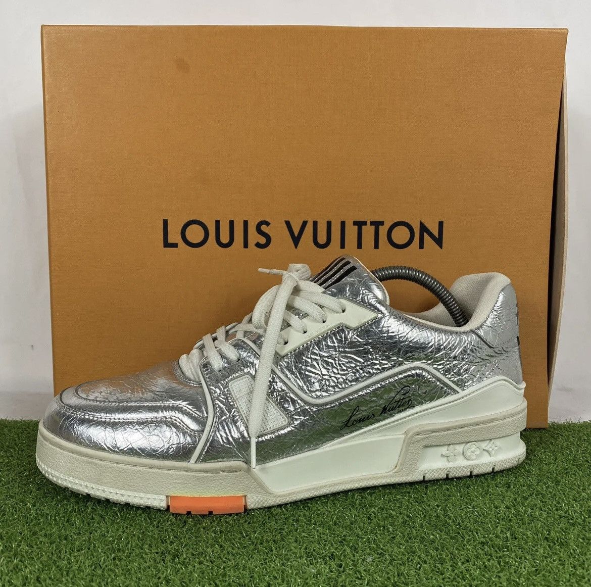 Louis Vuitton Louis Vuitton Trainers Metallic Silver Size US 9 / EU 42 - 2 Thumbnail