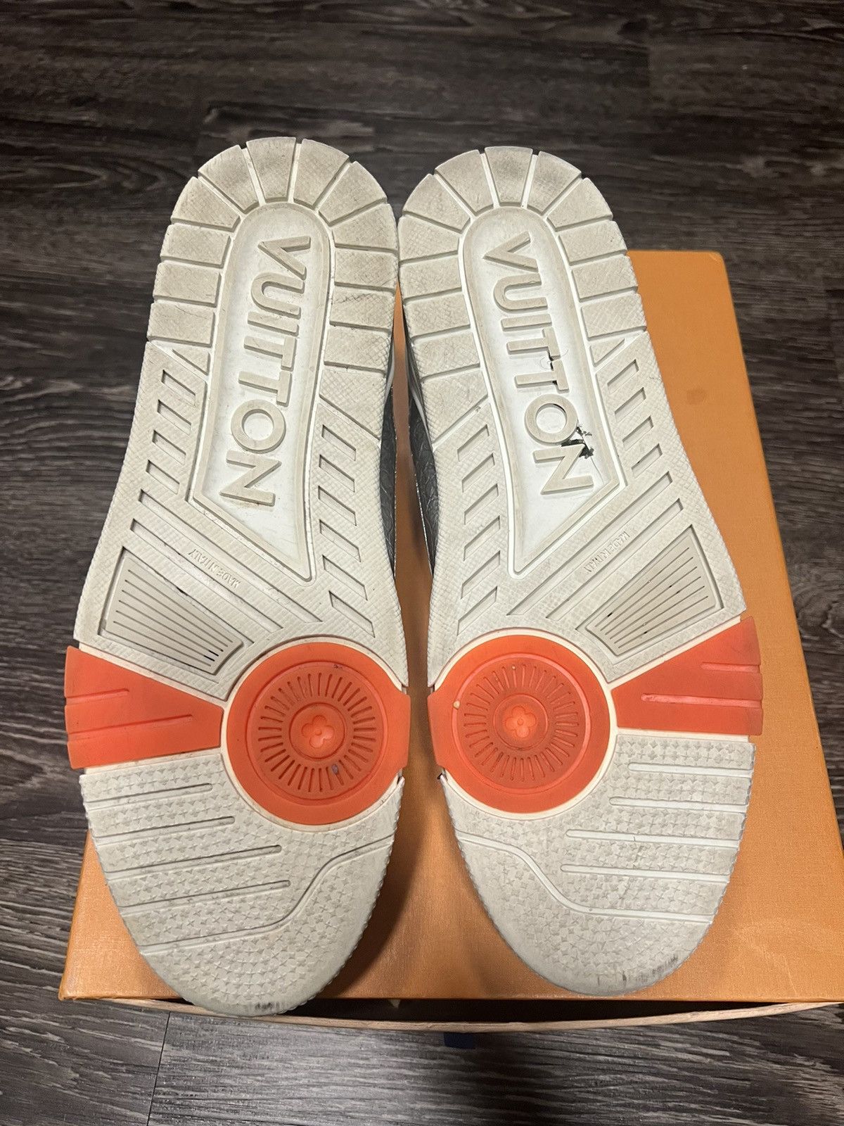 Louis Vuitton Louis Vuitton Trainers Metallic Silver Size US 9 / EU 42 - 10 Thumbnail