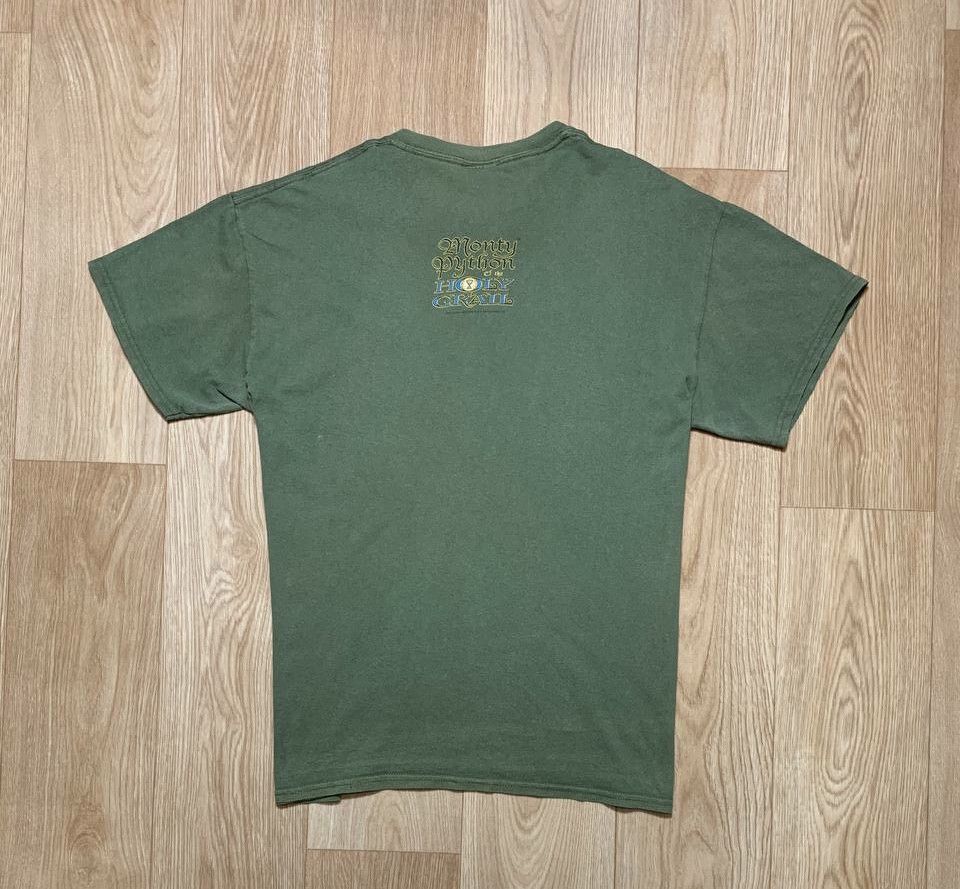 Liquid Blue × Vintage Liquid Blue Monty Python And The Holy Grail Vintage 2004 Size US L / EU 52-54 / 3 - 3 Thumbnail