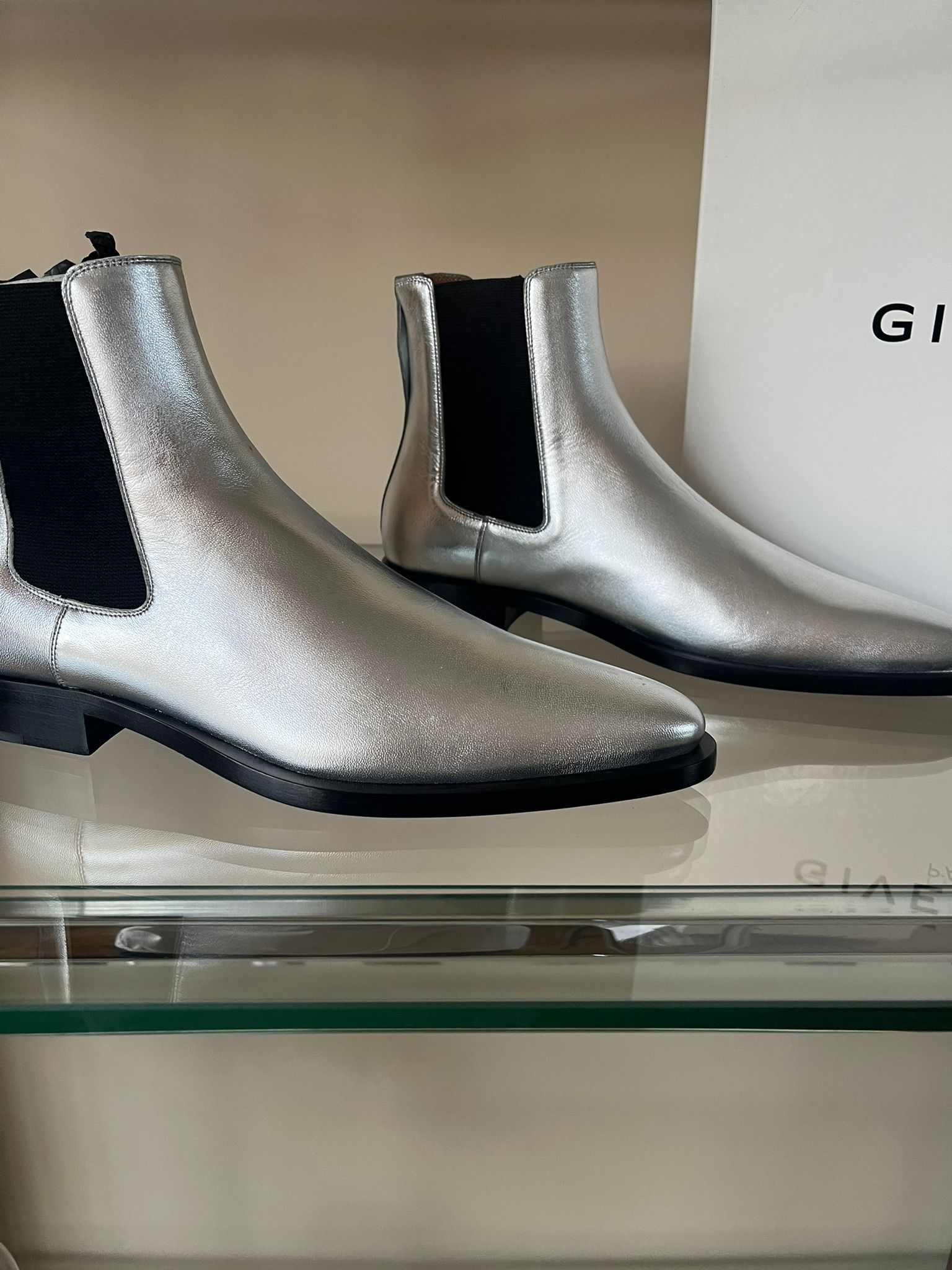 Givenchy Chelsea Boots in Silver Size US 8 / EU 41 - 9 Thumbnail