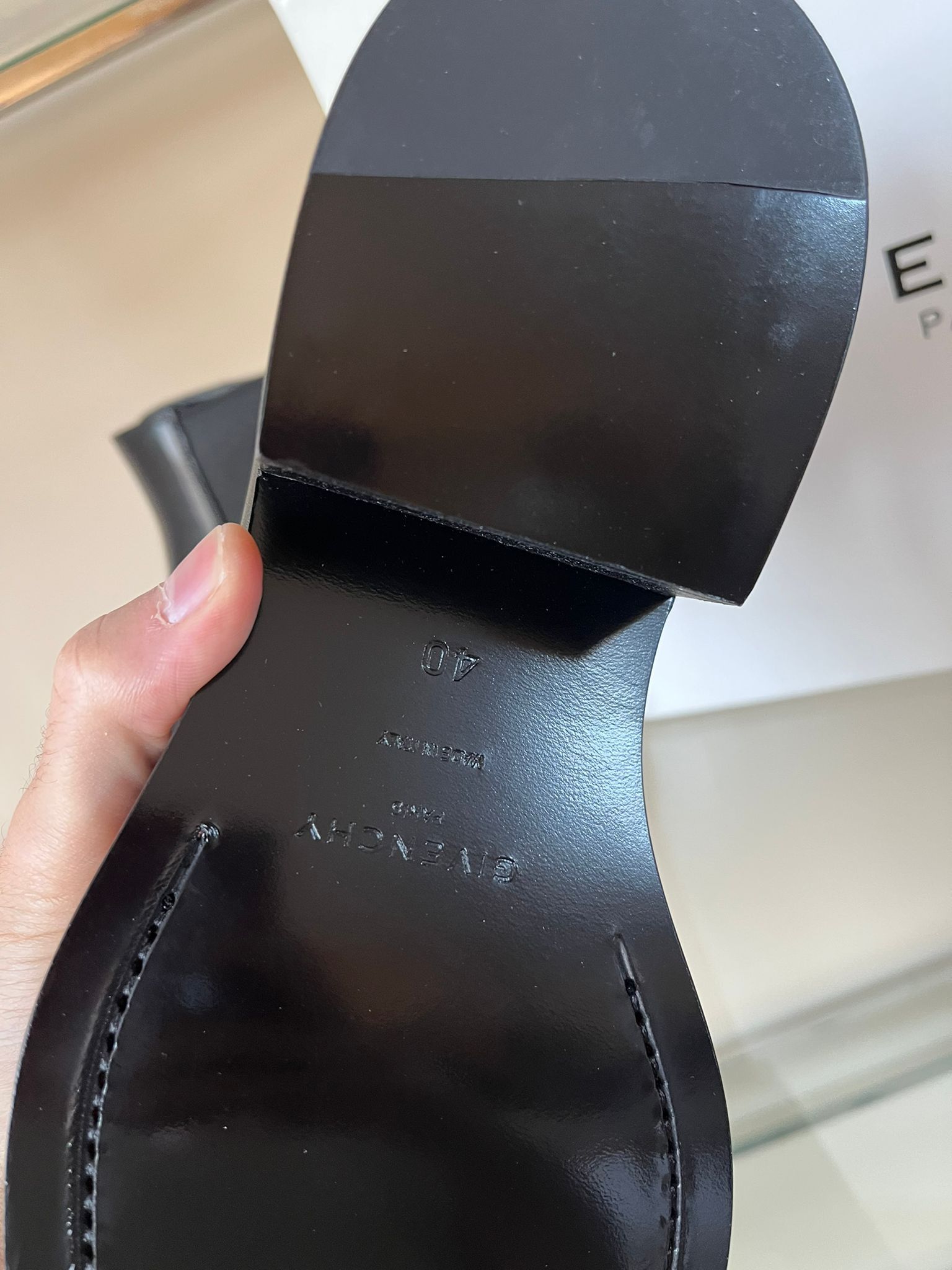 Givenchy Austin Show Chelsea Boots in Black Size US 7 / EU 40 - 22 Thumbnail