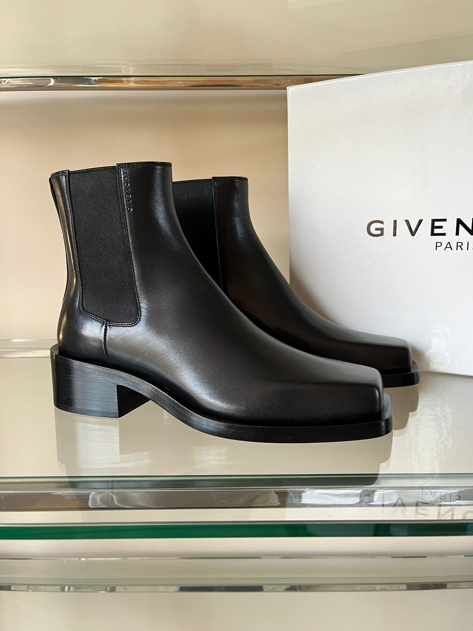 Givenchy Austin Show Chelsea Boots in Black Size US 7 / EU 40 - 9 Thumbnail