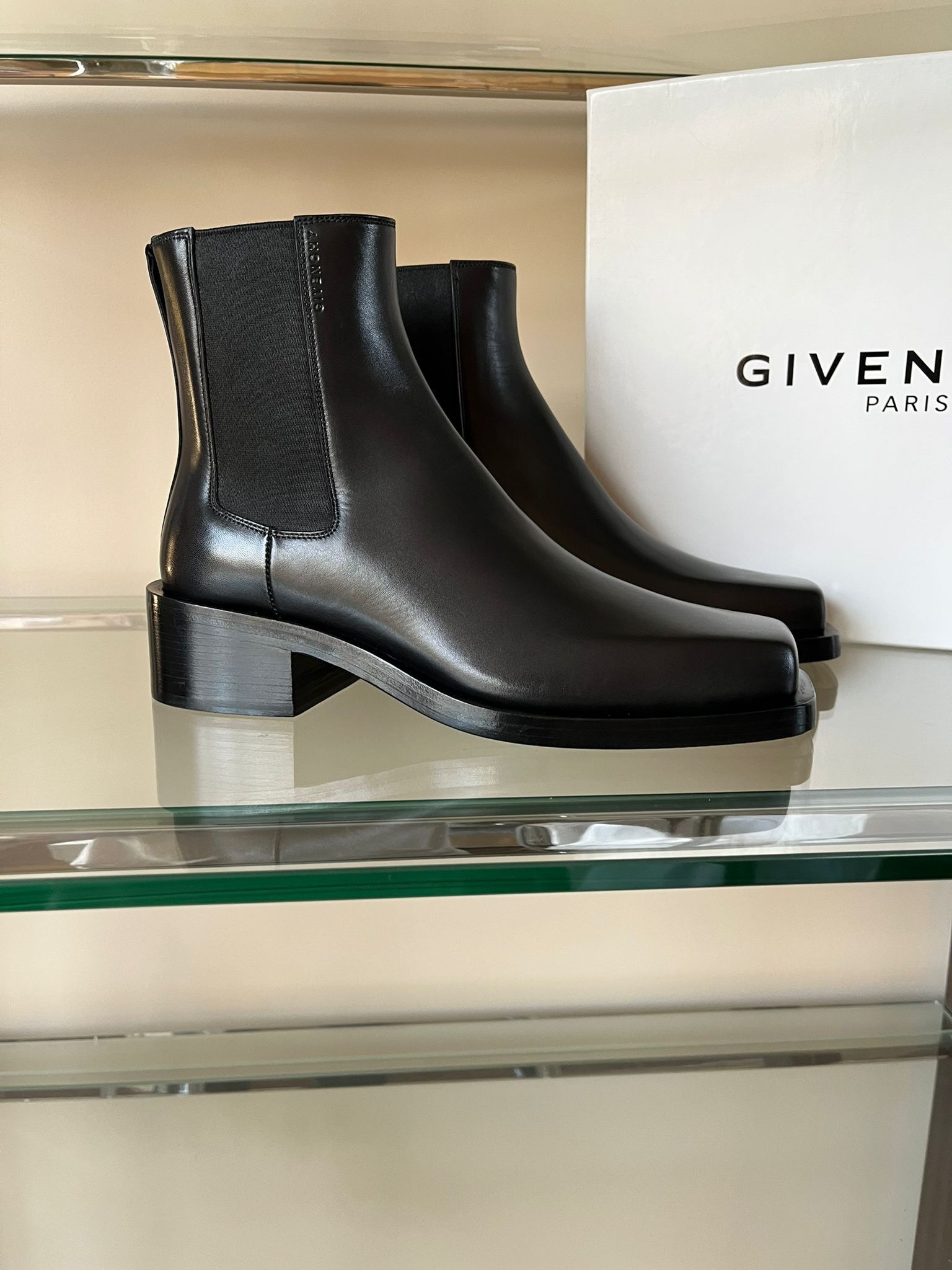 Givenchy Austin Show Chelsea Boots in Black Size US 7 / EU 40 - 3 Thumbnail