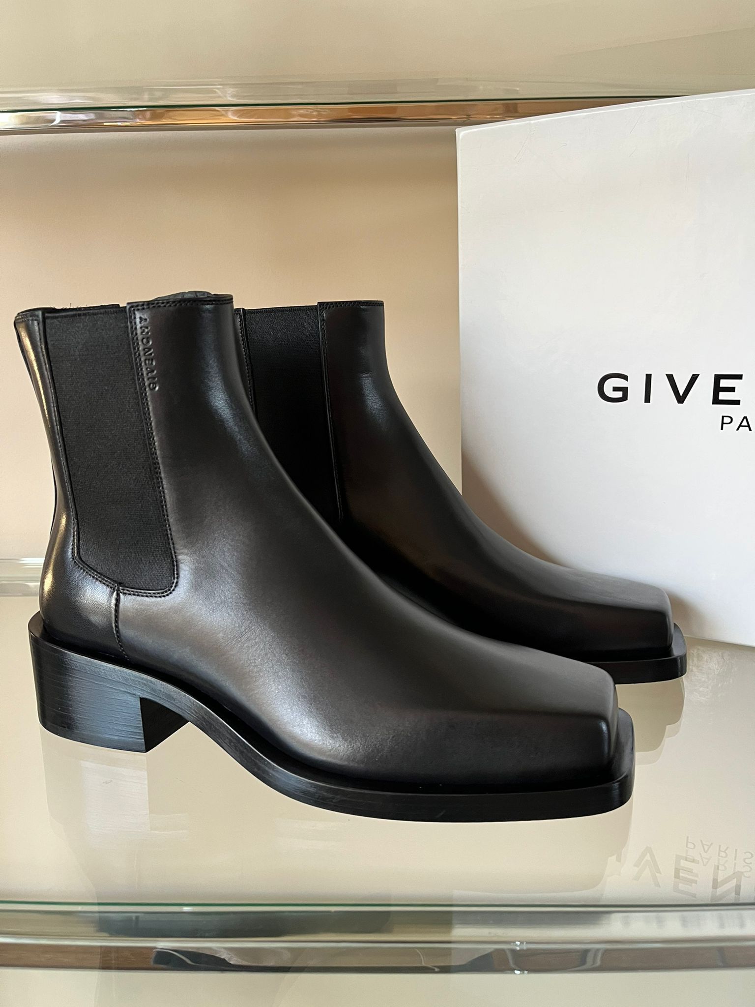 Givenchy Austin Show Chelsea Boots in Black Size US 7 / EU 40 - 8 Thumbnail