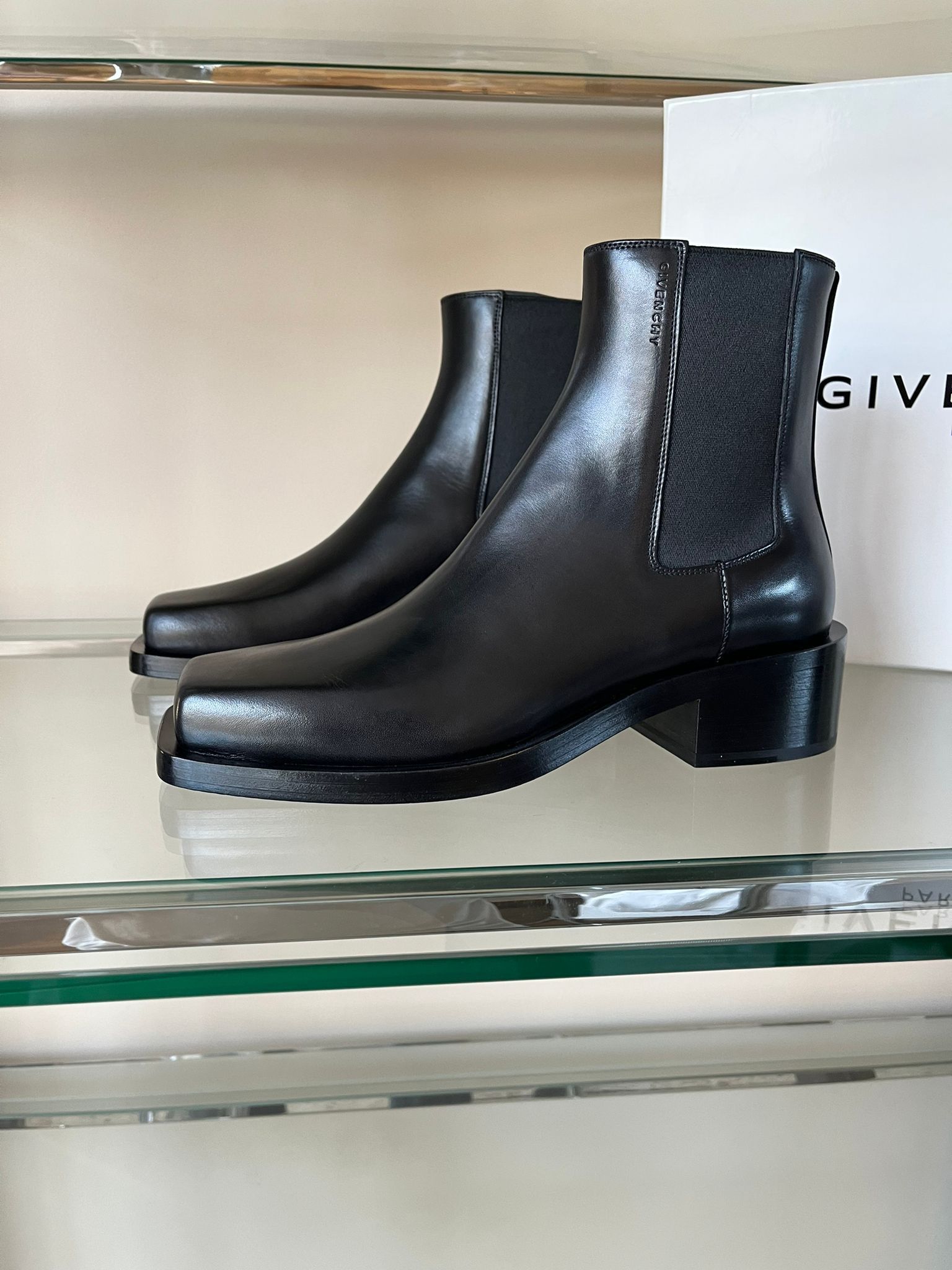 Givenchy Austin Show Chelsea Boots in Black Size US 7 / EU 40 - 16 Thumbnail