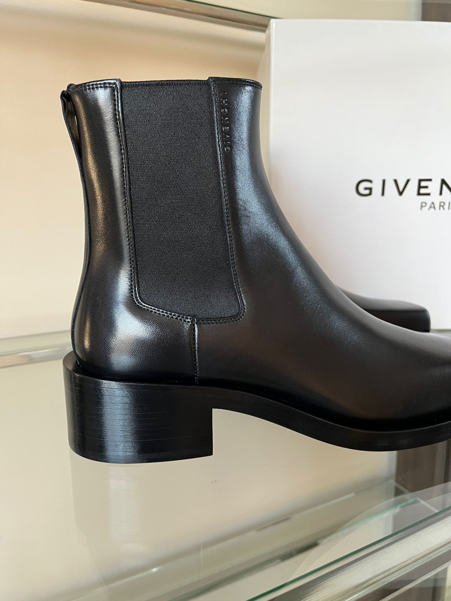 Givenchy Austin Show Chelsea Boots in Black Size US 7 / EU 40 - 4 Thumbnail
