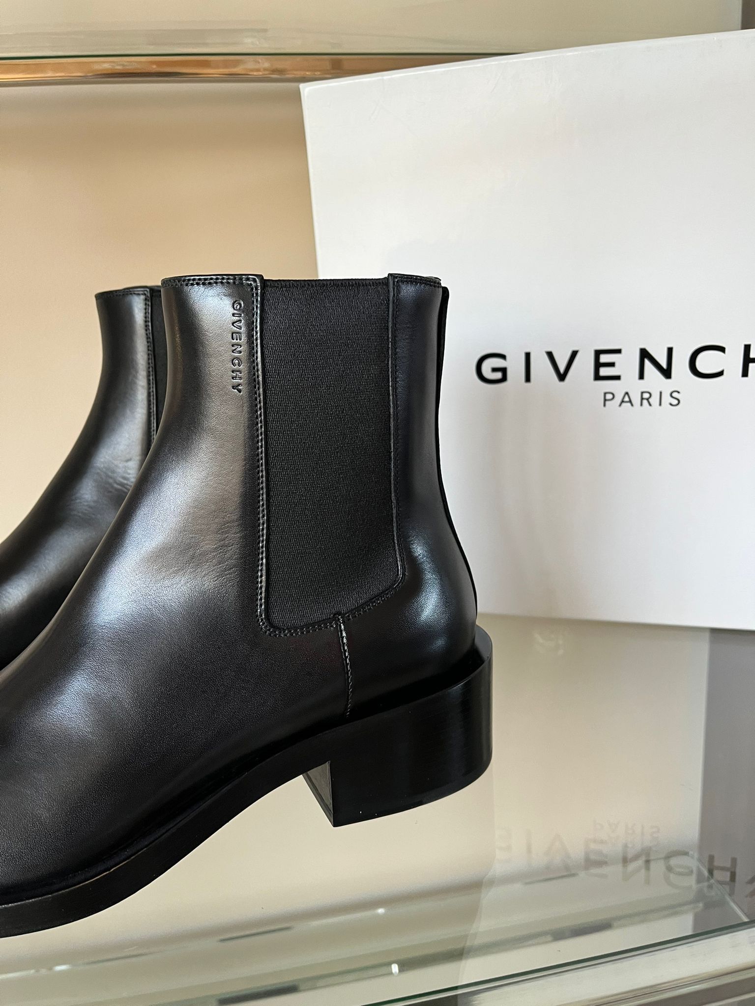 Givenchy Austin Show Chelsea Boots in Black Size US 7 / EU 40 - 18 Thumbnail