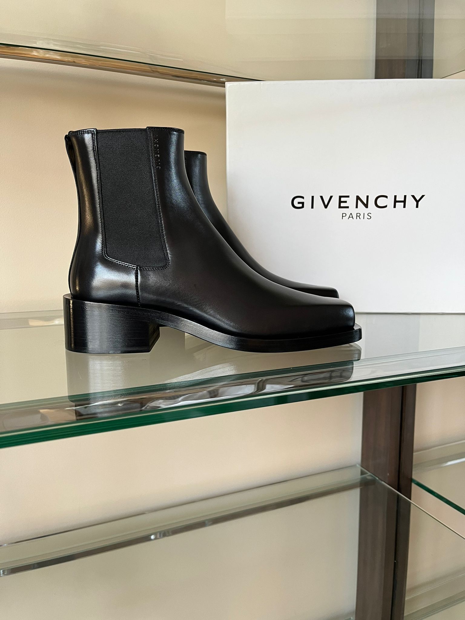 Givenchy Austin Show Chelsea Boots in Black Size US 7 / EU 40 - 1 Thumbnail