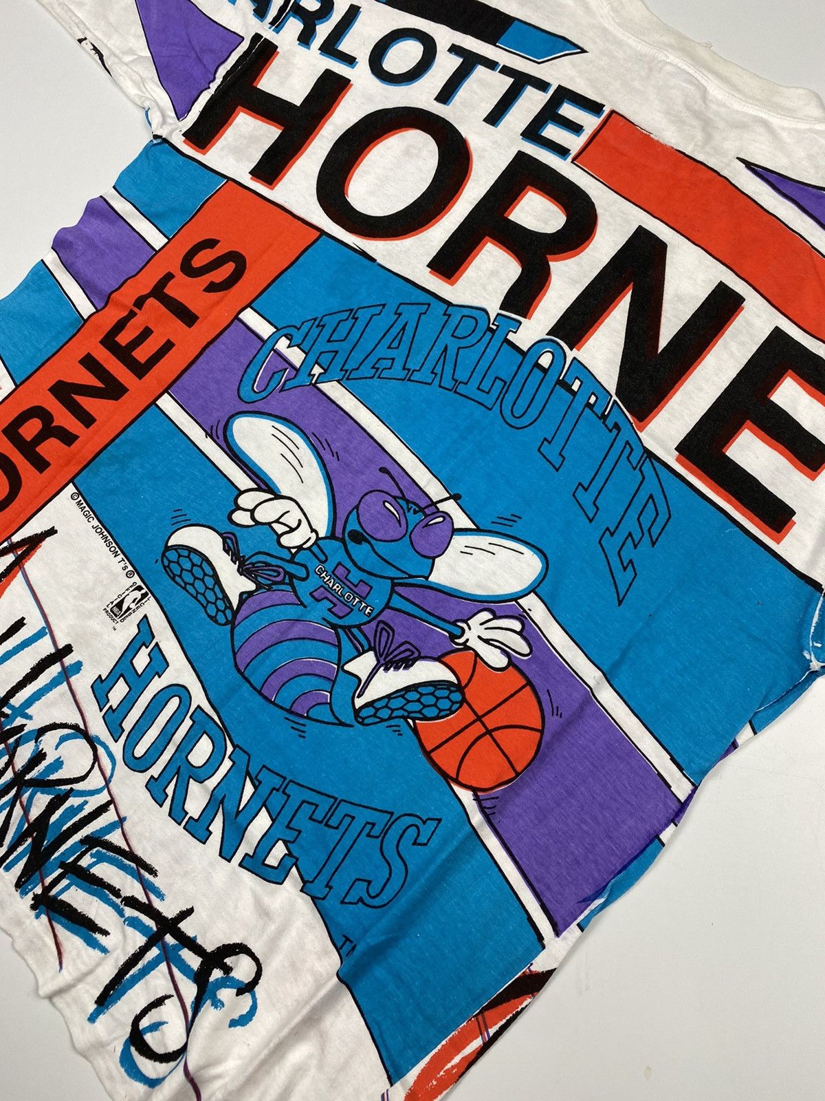 NBA Vintage Charlotte Hornets NBA Magic Johnson Overprint🔥 Size US XL / EU 56 / 4 - 7 Thumbnail